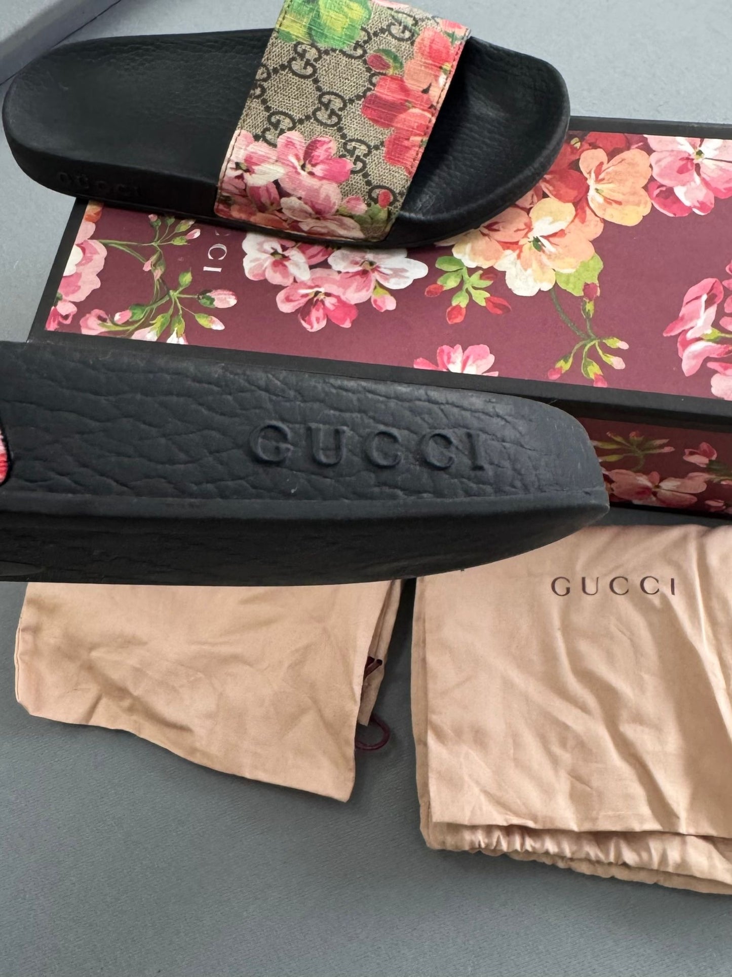 Gucci Bloom Sliders - SIze: 4 (EU37)