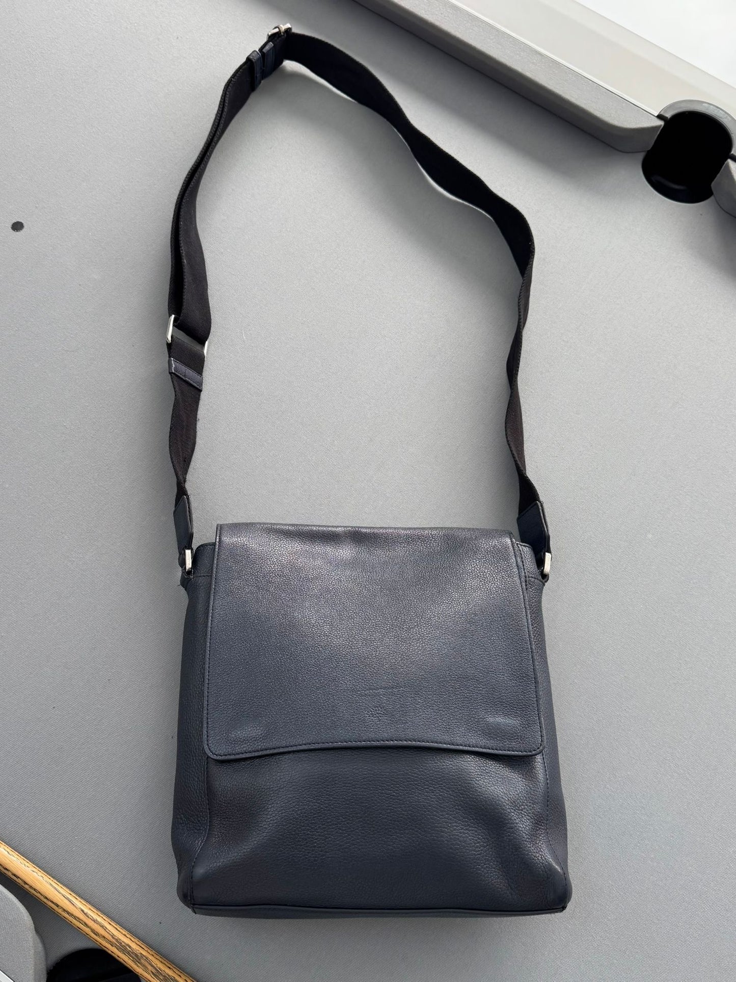 Mulberry Maxwell Messenger Leather Bag In Deep Sea (Navy)