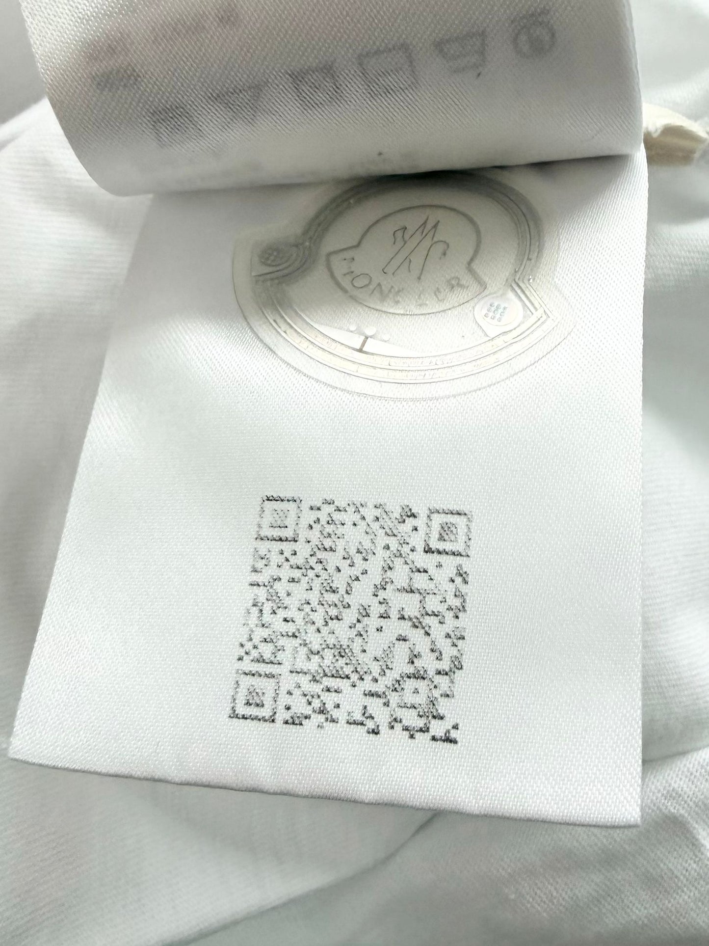 Moncler White Cotton Logo Round Neck TShirt - XL (22''ptp)
