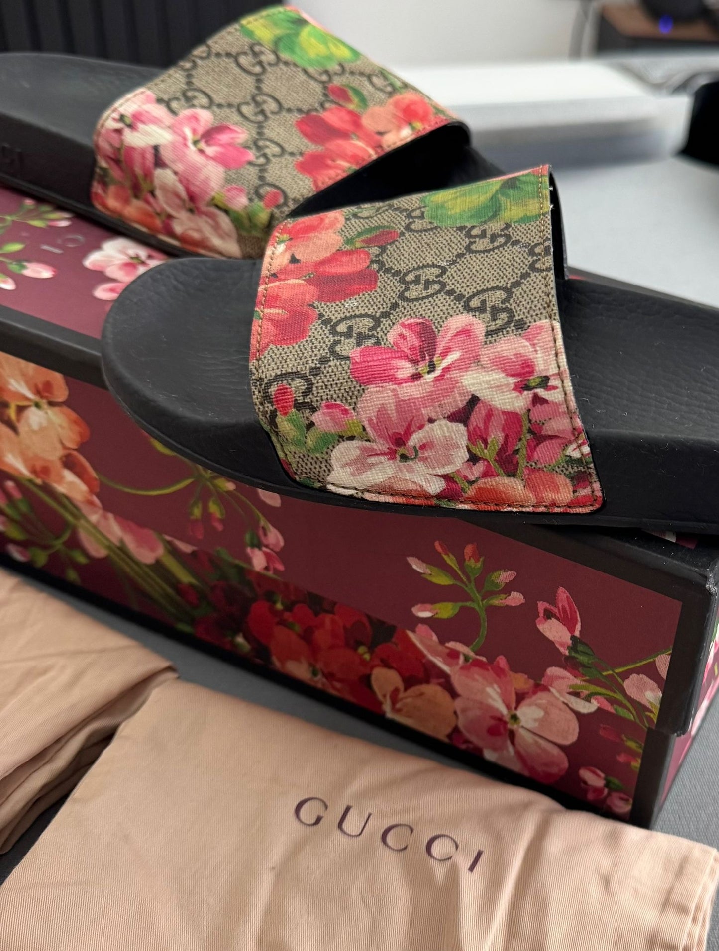 Gucci Bloom Sliders - SIze: 4 (EU37)