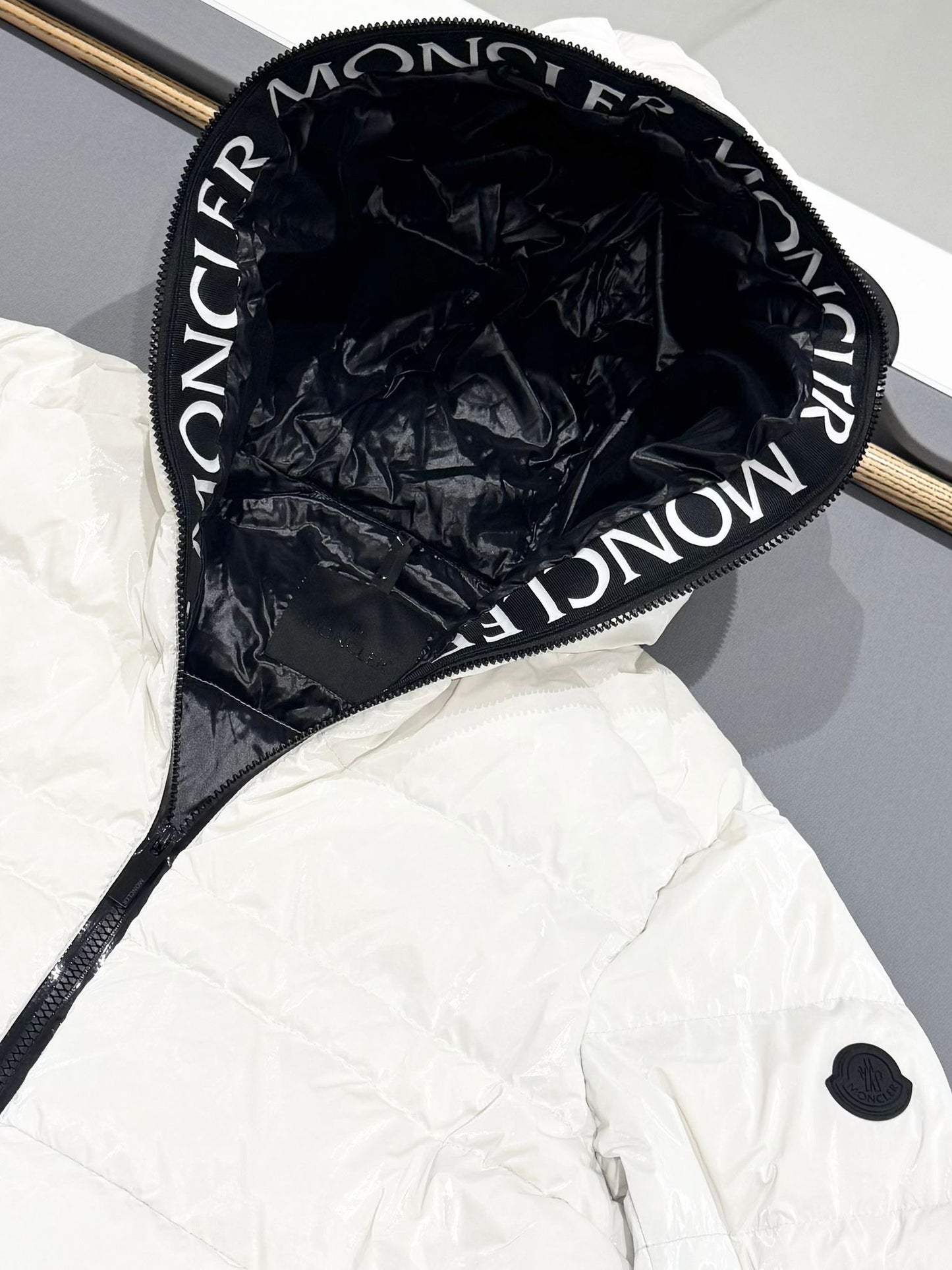 Moncler Tharon White Down Jacket – Size 5 (Fits UK 14-16)