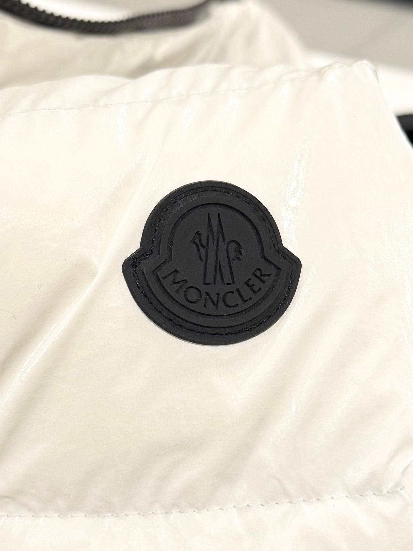 Moncler Tharon White Down Jacket – Size 5 (Fits UK 14-16)