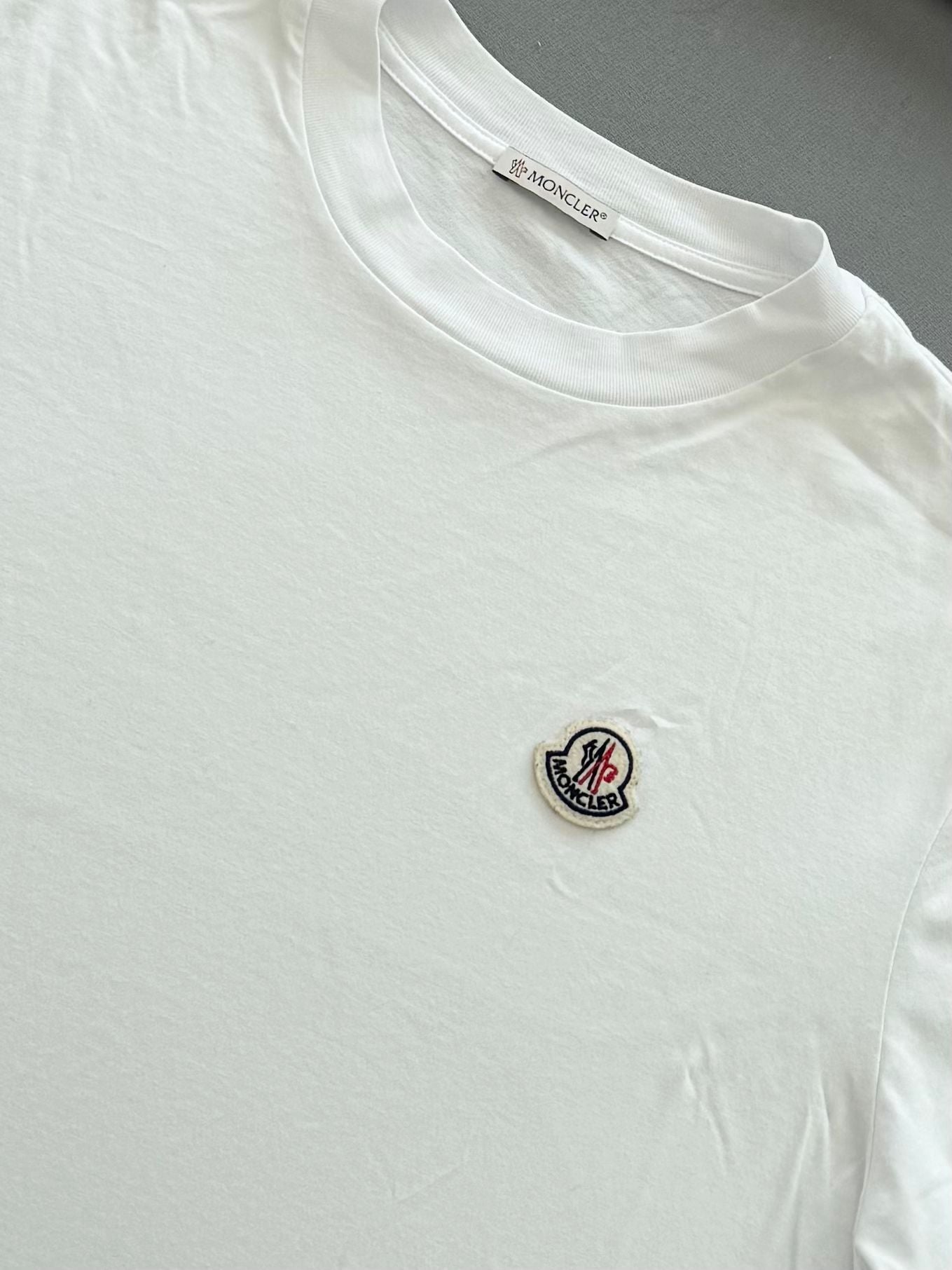 Moncler White Logo Patch Cotton T-Shirt - Medium - 21.5” PTP