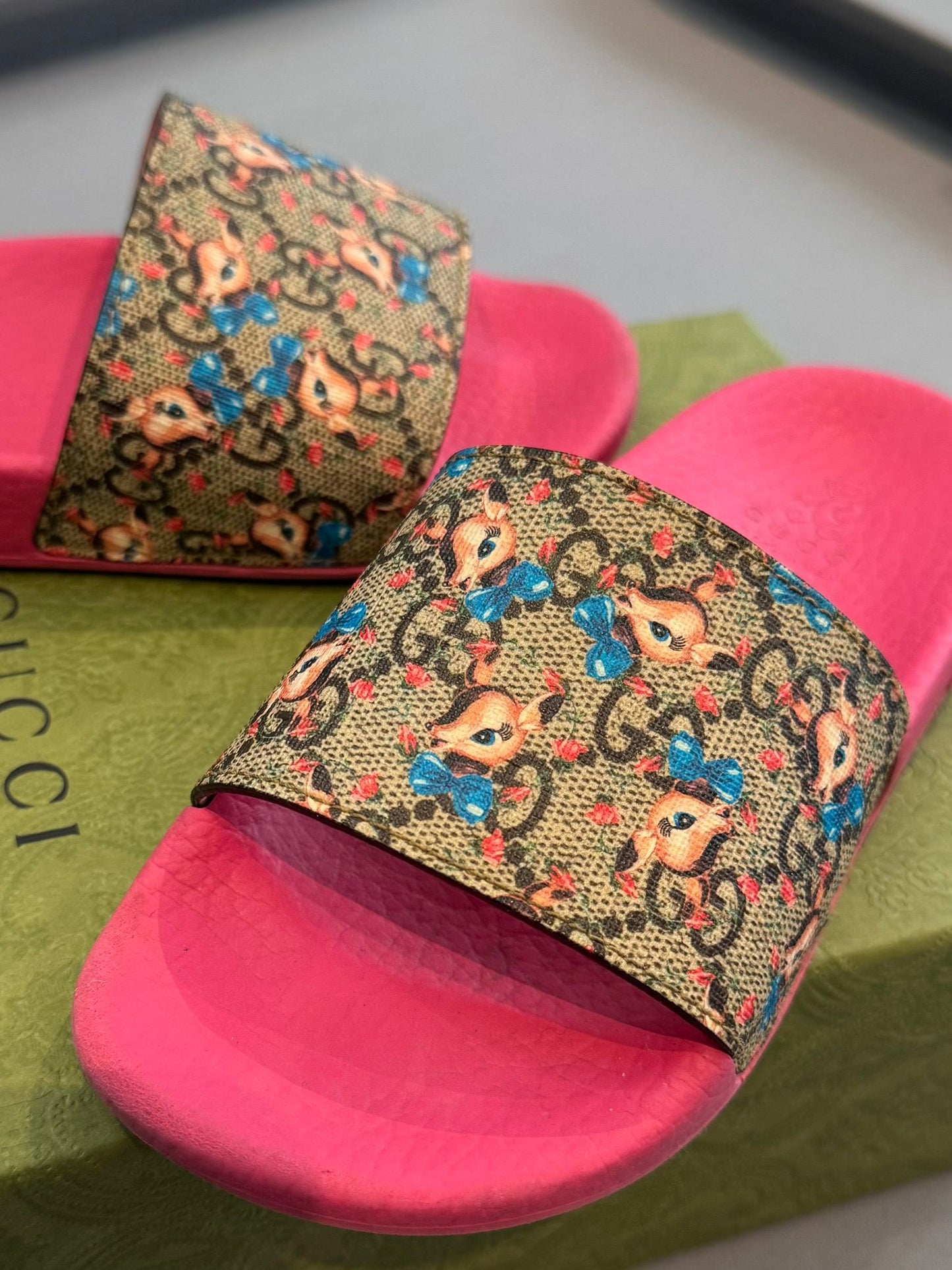 Gucci GG Supreme Bambi Print Slide Sandals – Pink (Size: UK12 EU31 )