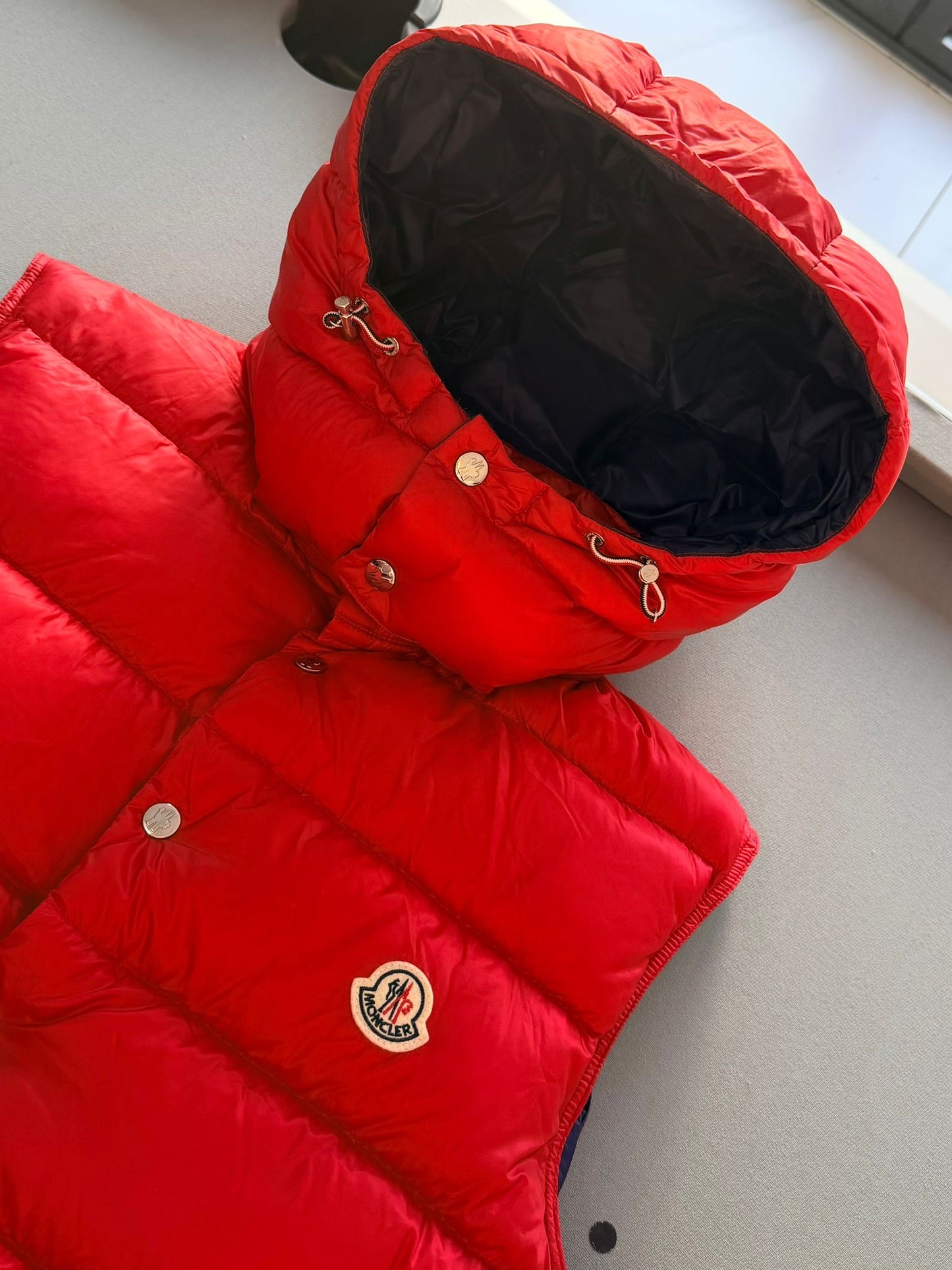 Moncler Red Billecart Down Puffer Hooded Gilet - size 6 (25” PTP) X large