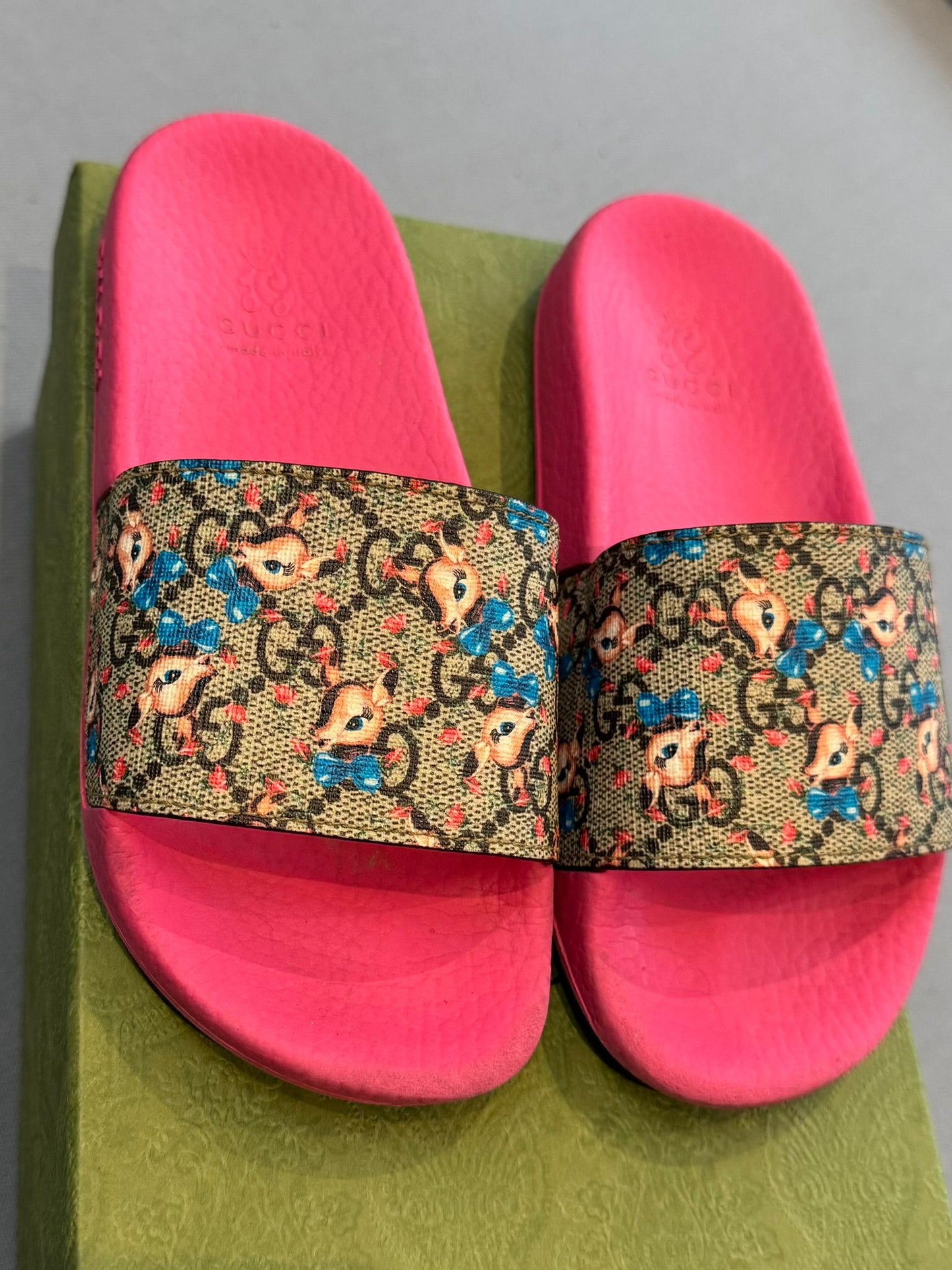 Gucci GG Supreme Bambi Print Slide Sandals – Pink (Size: UK12 EU31 )