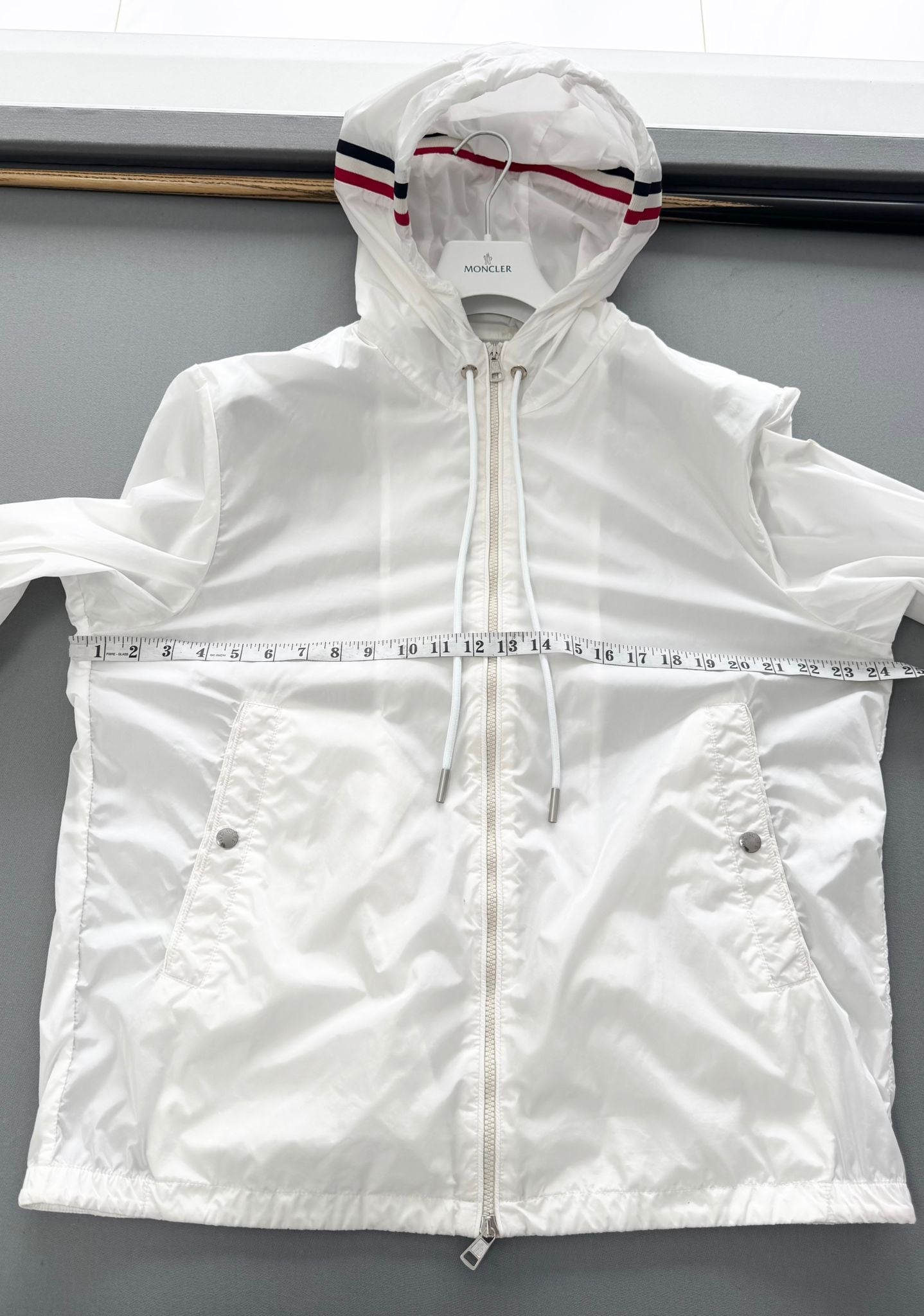 Moncler White Nylon Hooded Grimpeurs Jacket - Size 5 (XL)(24'' PTP)