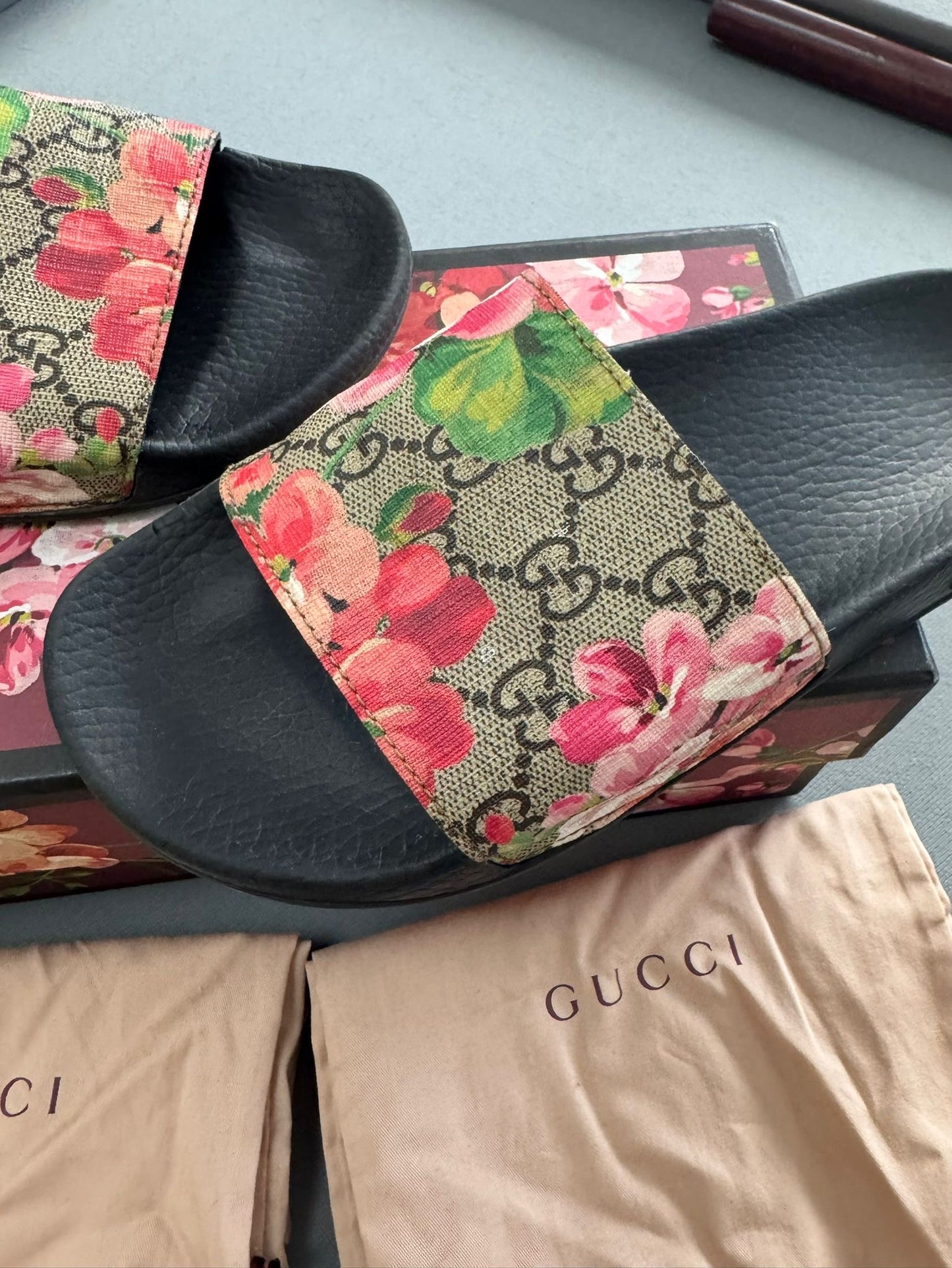 Gucci Bloom Sliders - SIze: 4 (EU37)