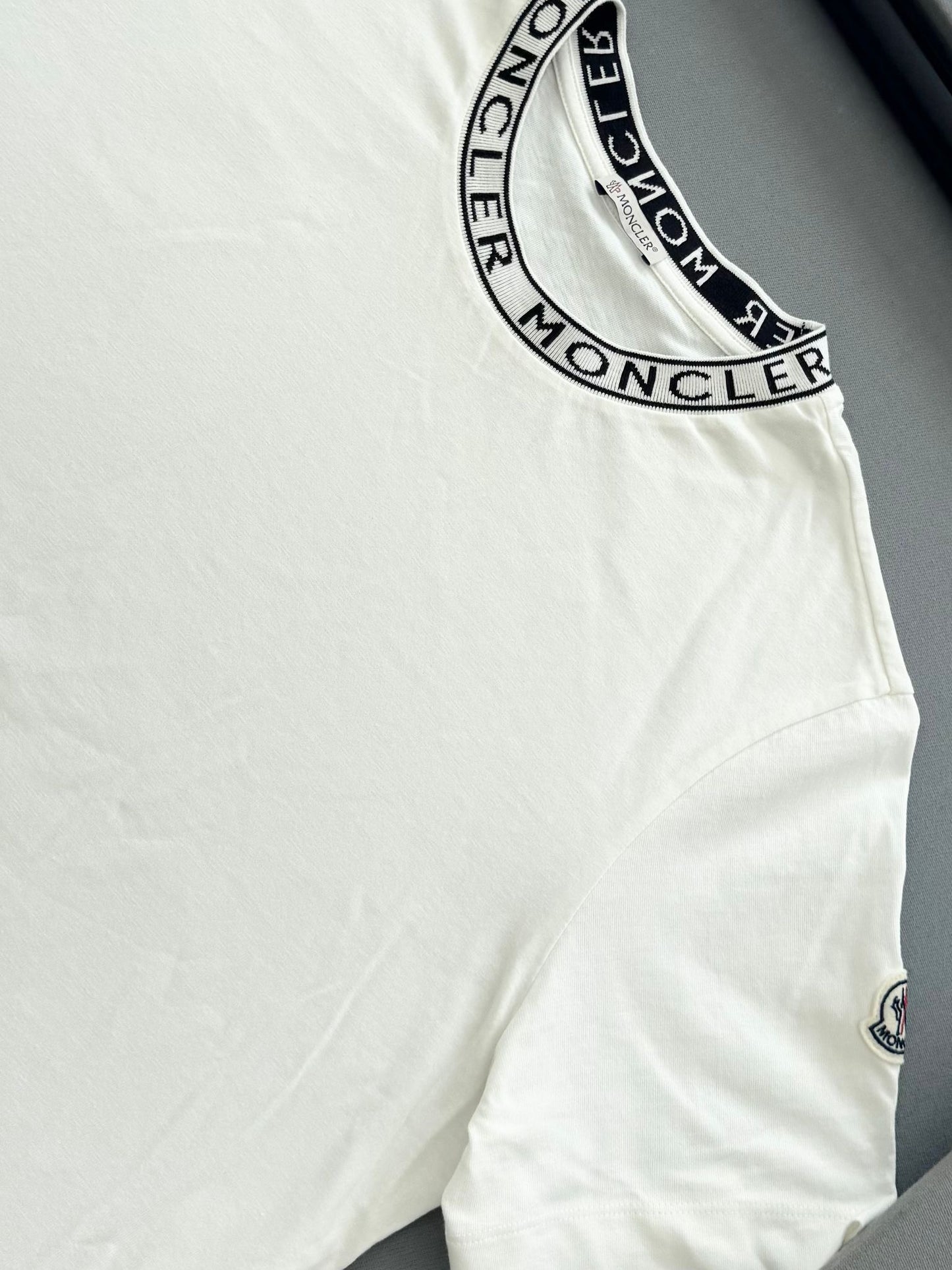 Moncler White Logo Tape Relaxed Fit Cotton T-Shirt - Medium (21” PTP)