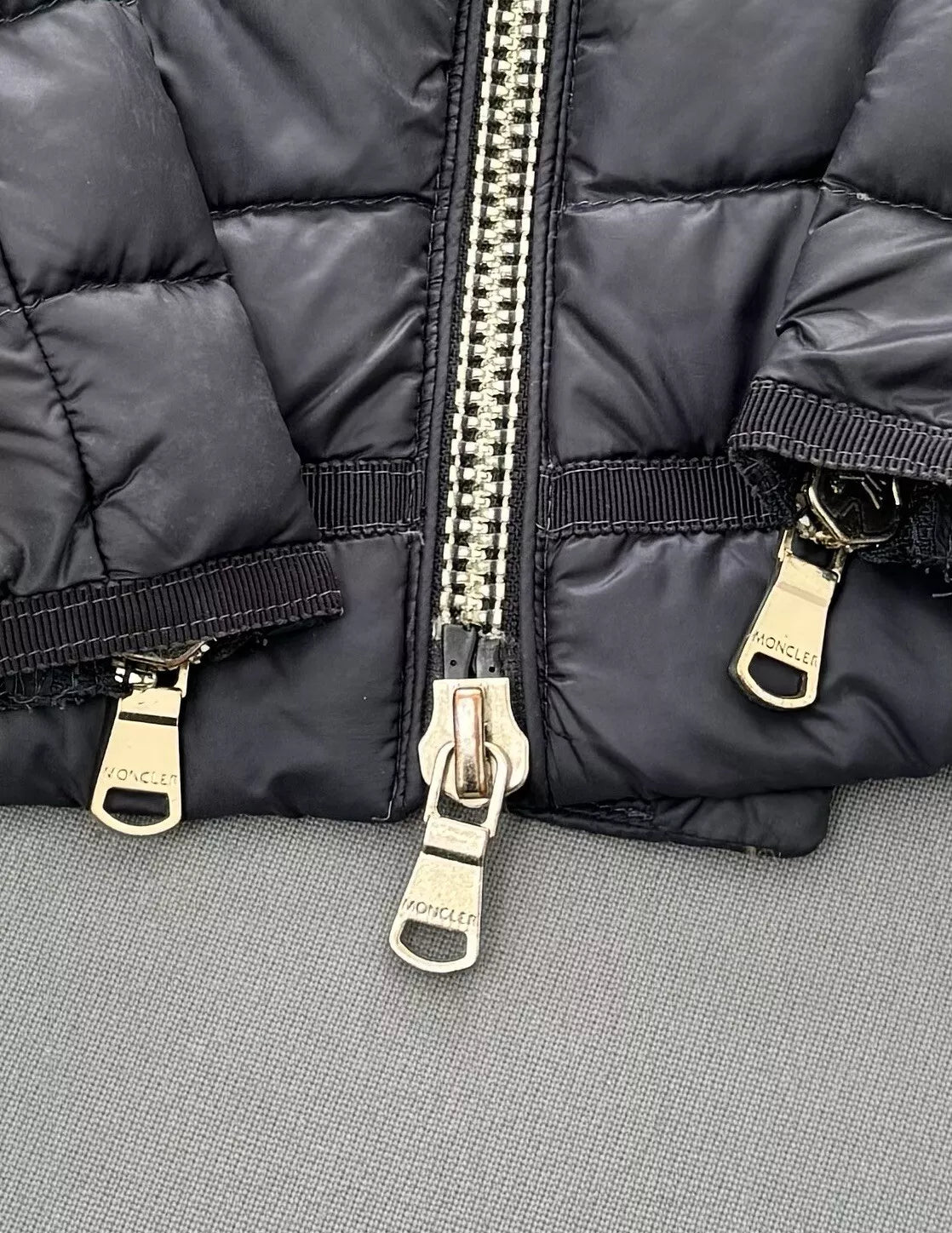Moncler Navy Amey Down Jacket - Size 3 - UK 10/12 - 19.5” PTP