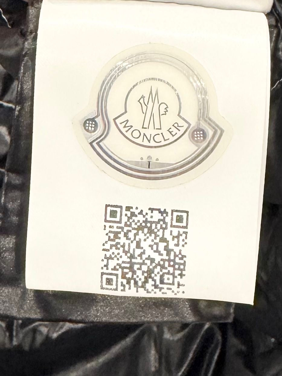 Moncler Tharon White Down Jacket – Size 5 (Fits UK 14-16)