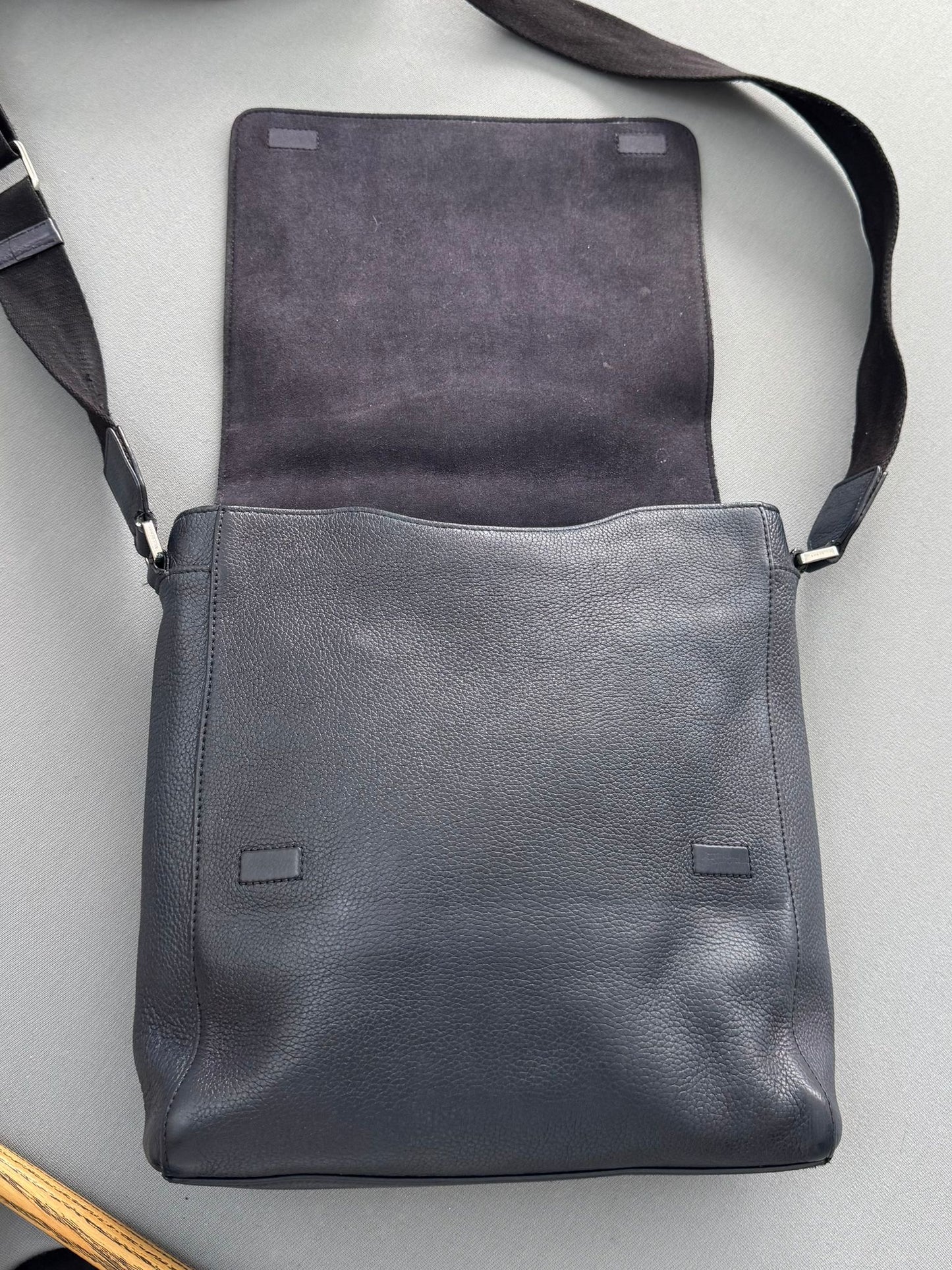 Mulberry Maxwell Messenger Leather Bag In Deep Sea (Navy)