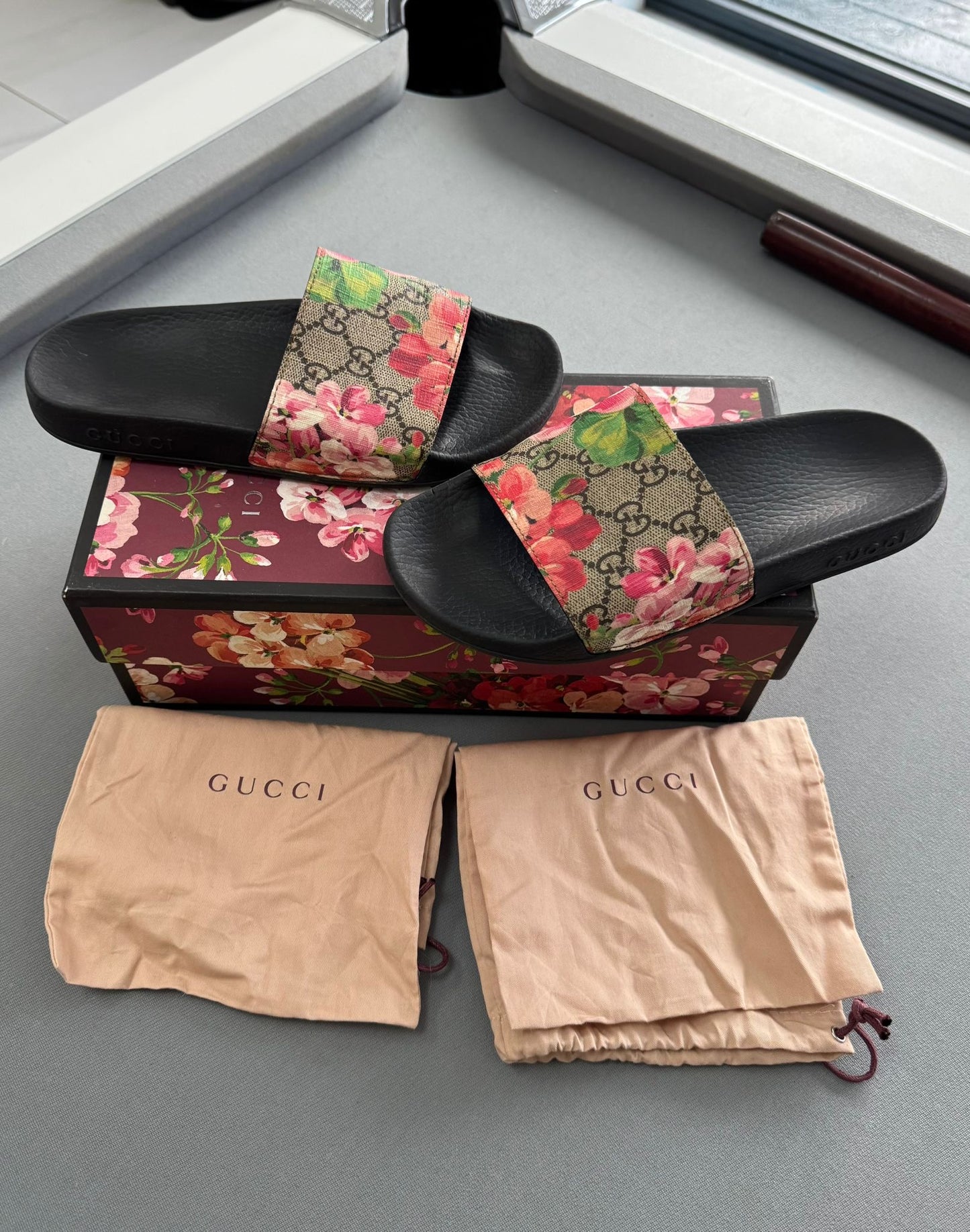 Gucci Bloom Sliders - SIze: 4 (EU37)