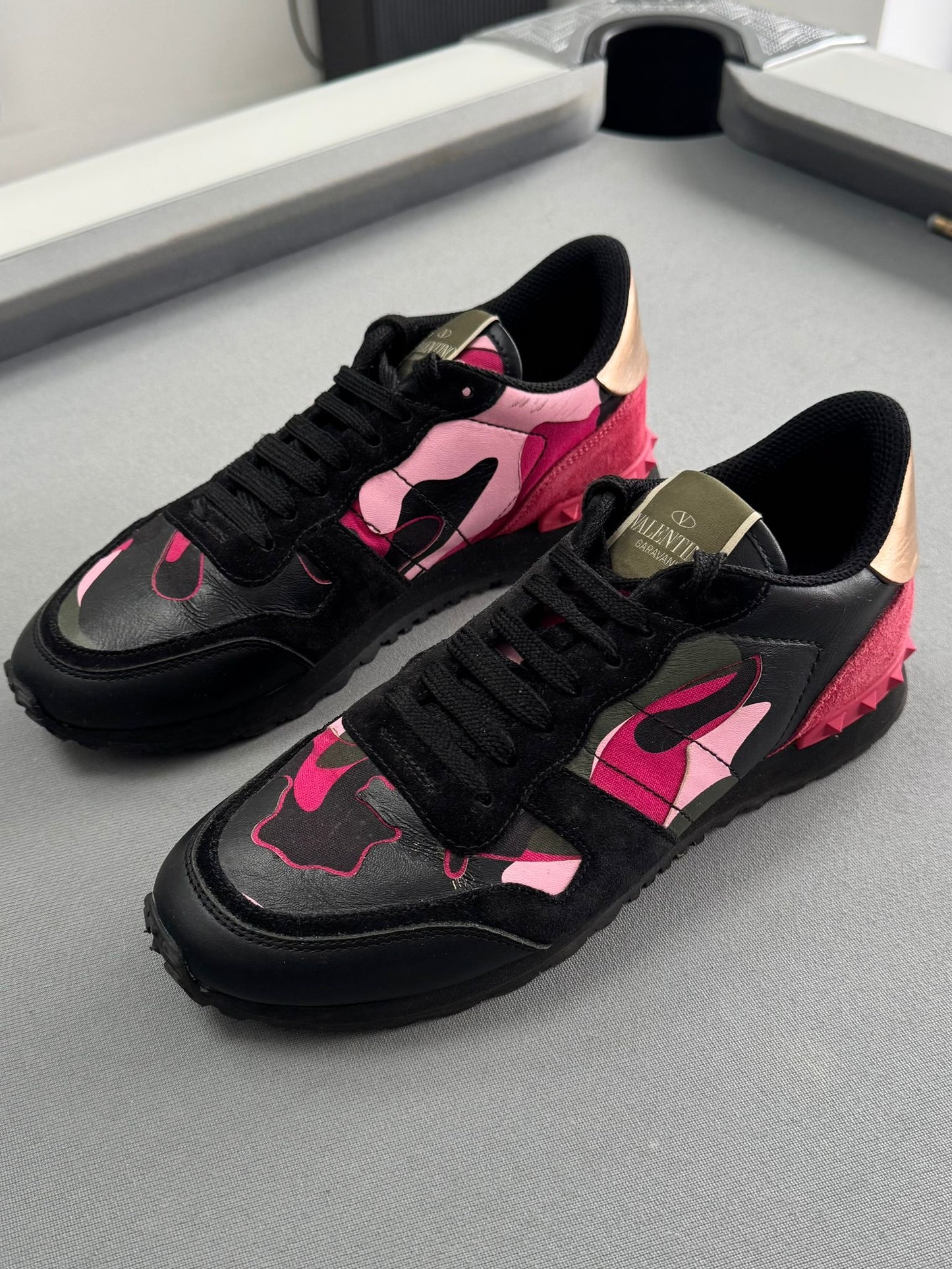 Valentino Garavani Rockrunner Sneakers Camo Fushia Pink & Black - UK6 (EU39)
