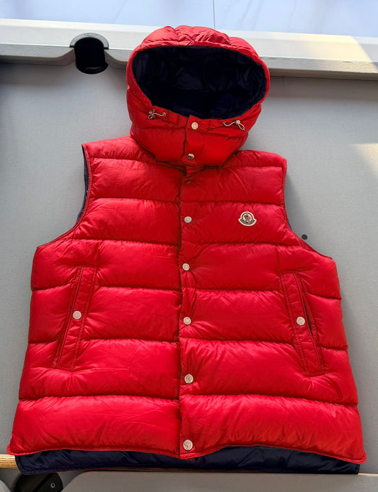 Moncler Red Billecart Down Puffer Hooded Gilet - size 6 (25” PTP) X large