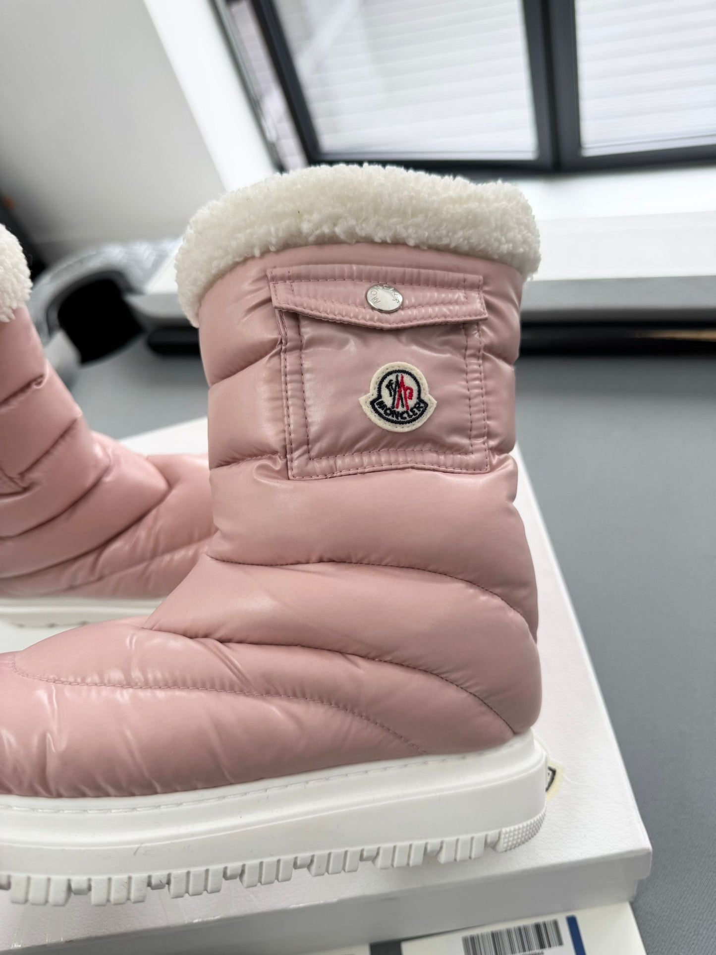Moncler Gaia Pink Pocket Snow Boots - Size: UK13 (EU32)