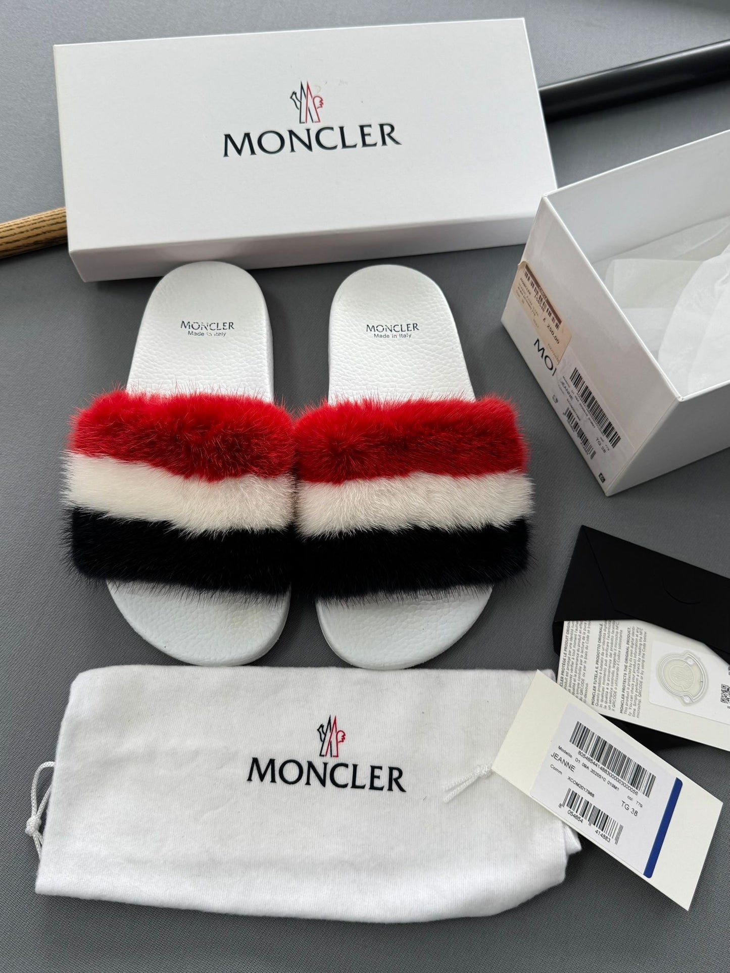 Moncler Jeanne Sliders - UK5 EU38