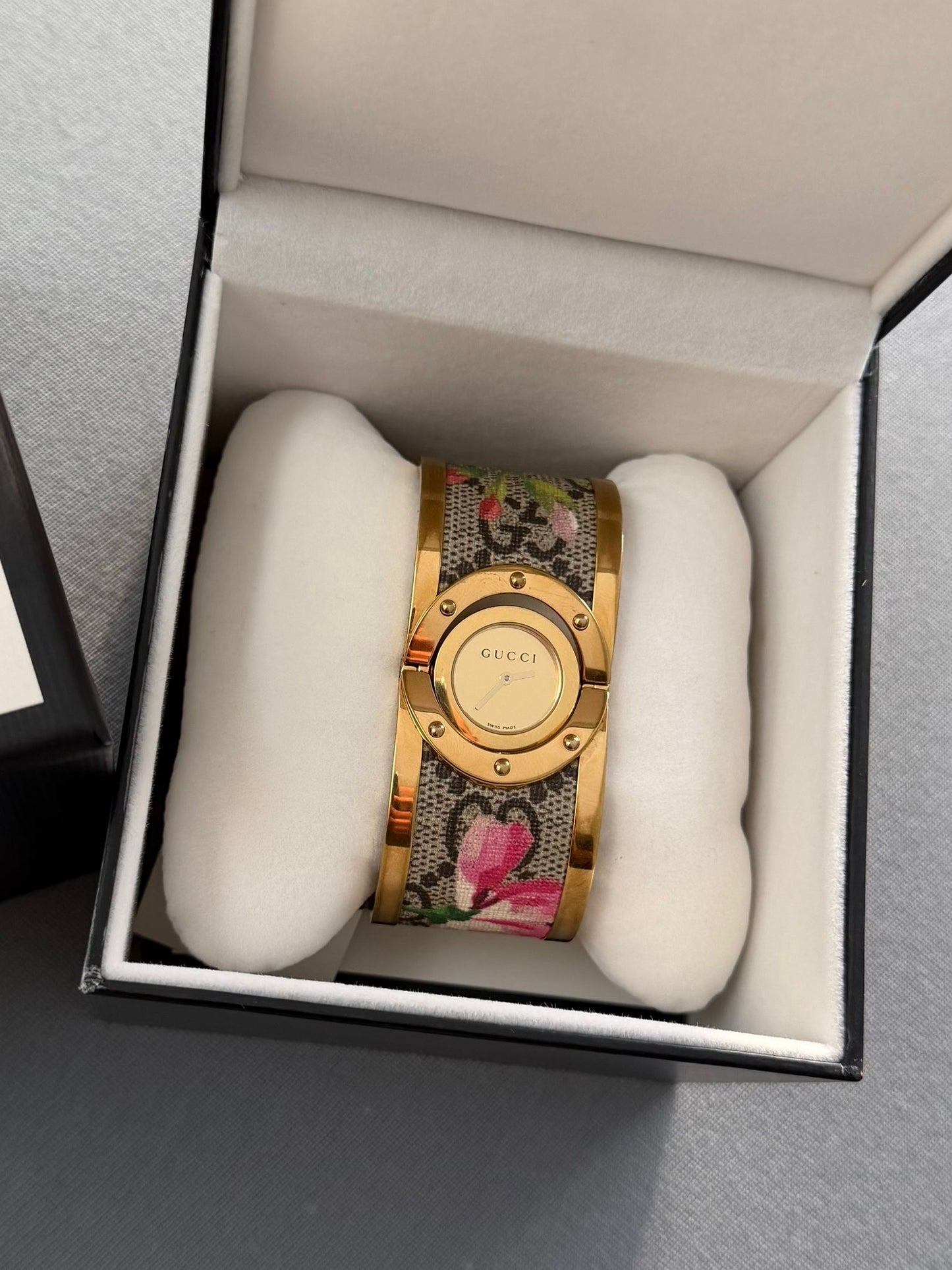 Gucci Ladies Bloom Twirl Gold Plated Bangle Style Watch
