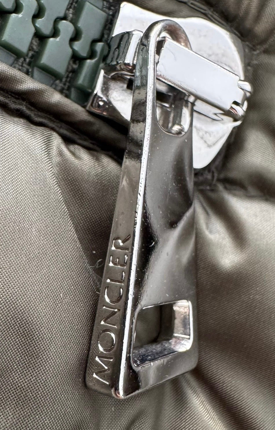 Moncler Blen Down Jacket – Khaki (Size 0, UK6–8)