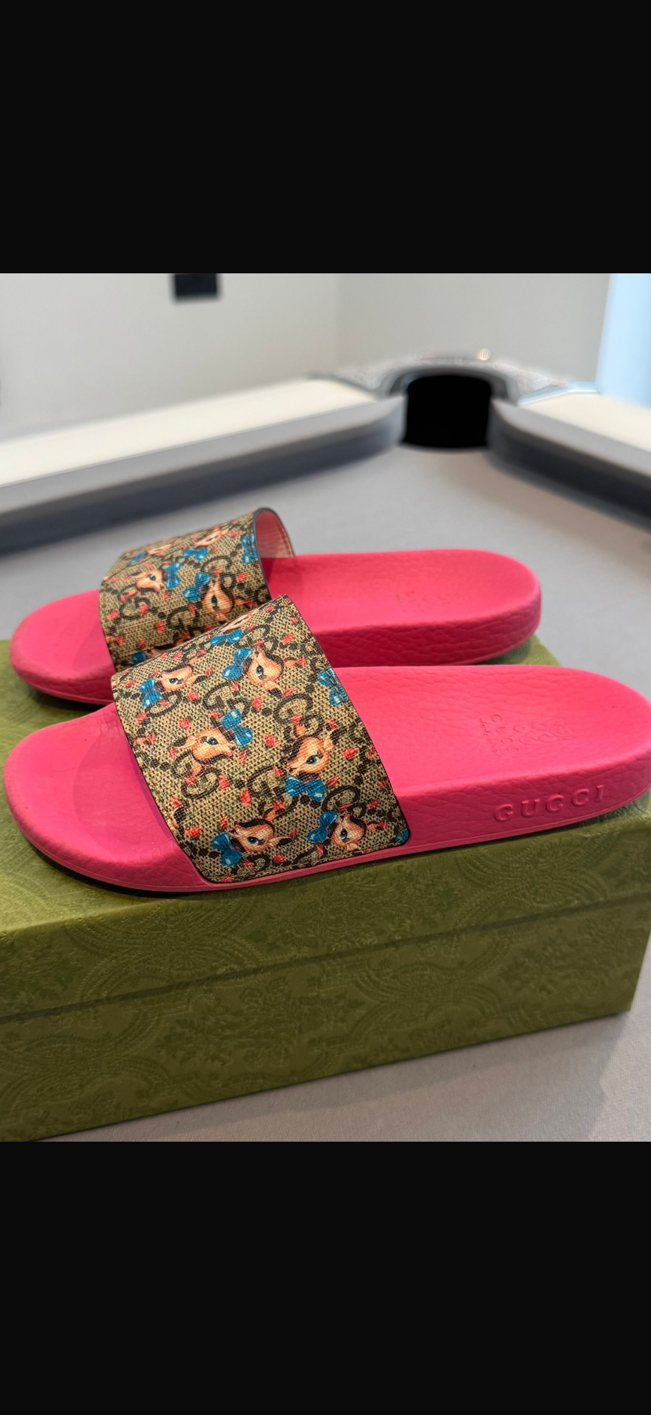 Gucci GG Supreme Bambi Print Slide Sandals – Pink (Size: UK12 EU31 )