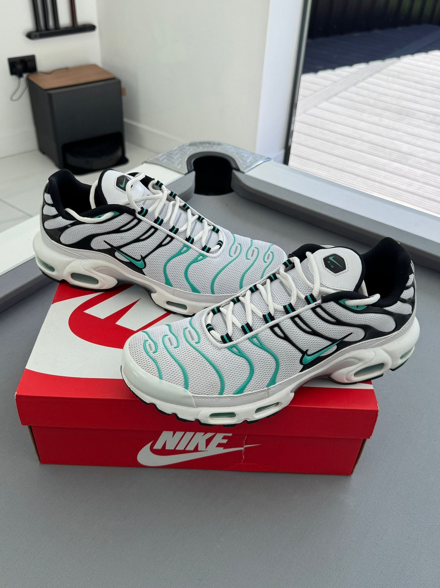 Nike Air Max Plus TN 'White Hyper Jade' - UK 9.5 (Fit UK 9)