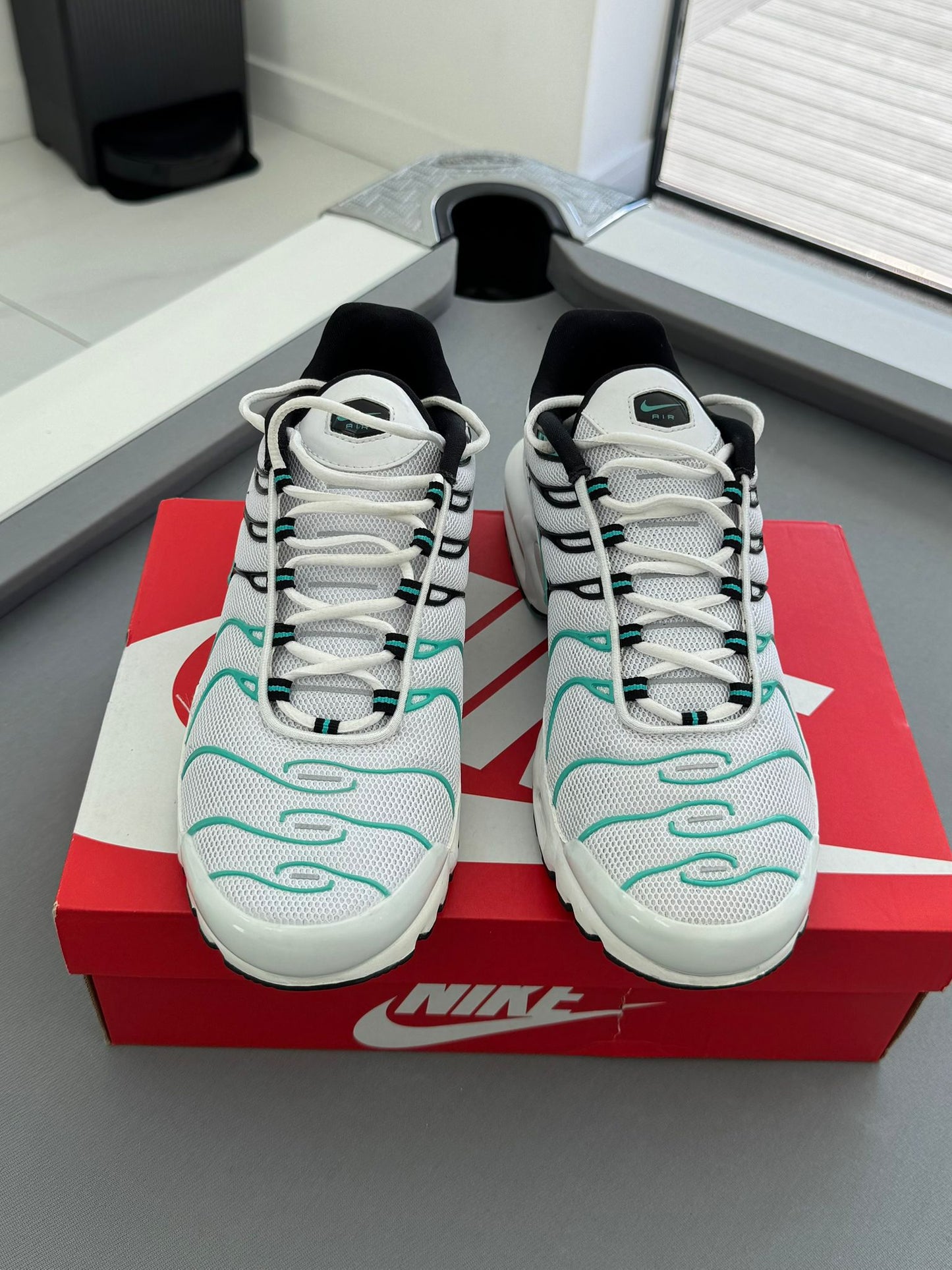 Nike Air Max Plus TN 'White Hyper Jade' - UK 9.5 (Fit UK 9)