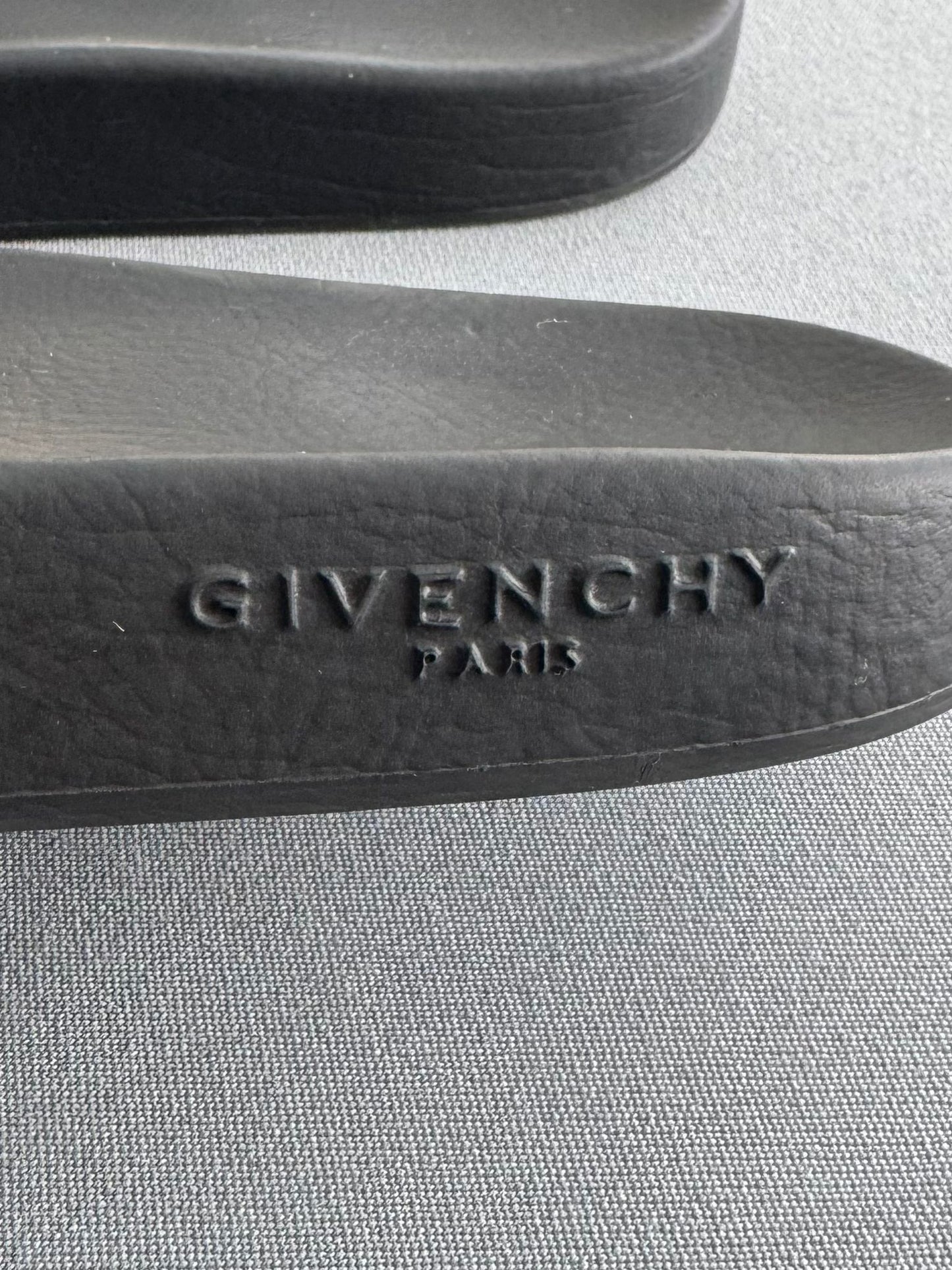 Givenchy Men’s Sliders - UK 8 - EU 42