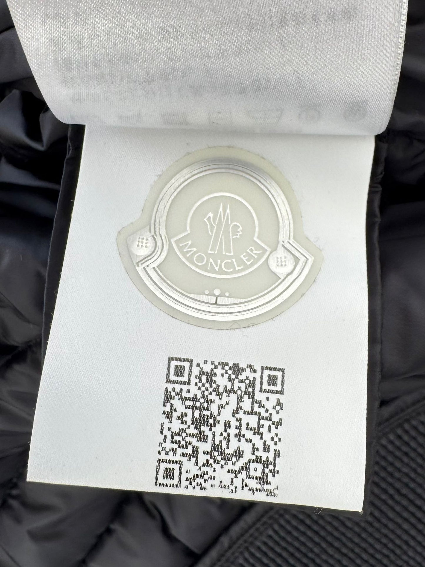 Moncler Abricot Down Black Bomber Jacket - Size 00 (UK8) 18.5''PTP