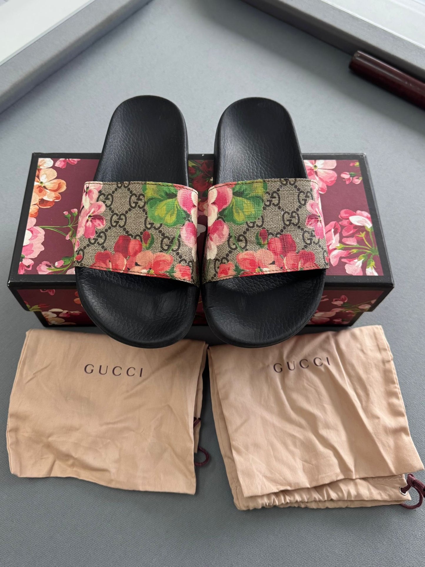Gucci Bloom Sliders - SIze: 4 (EU37)