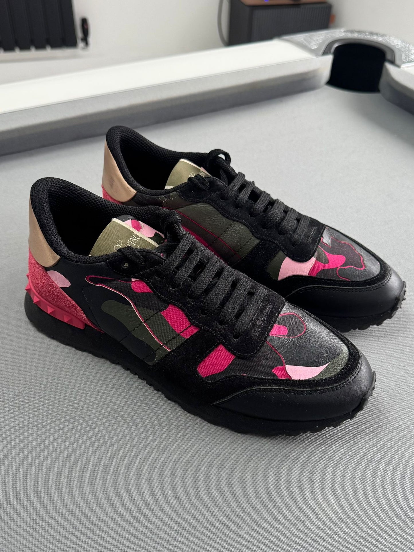 Valentino Garavani Rockrunner Sneakers Camo Fushia Pink & Black - UK6 (EU39)