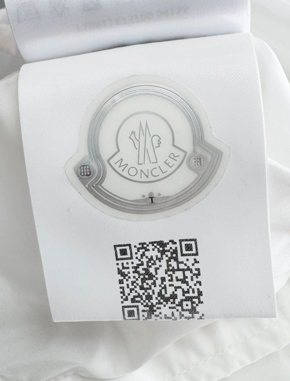 Moncler White Nylon Hooded Grimpeurs Jacket - Size 5 (XL)(24'' PTP)