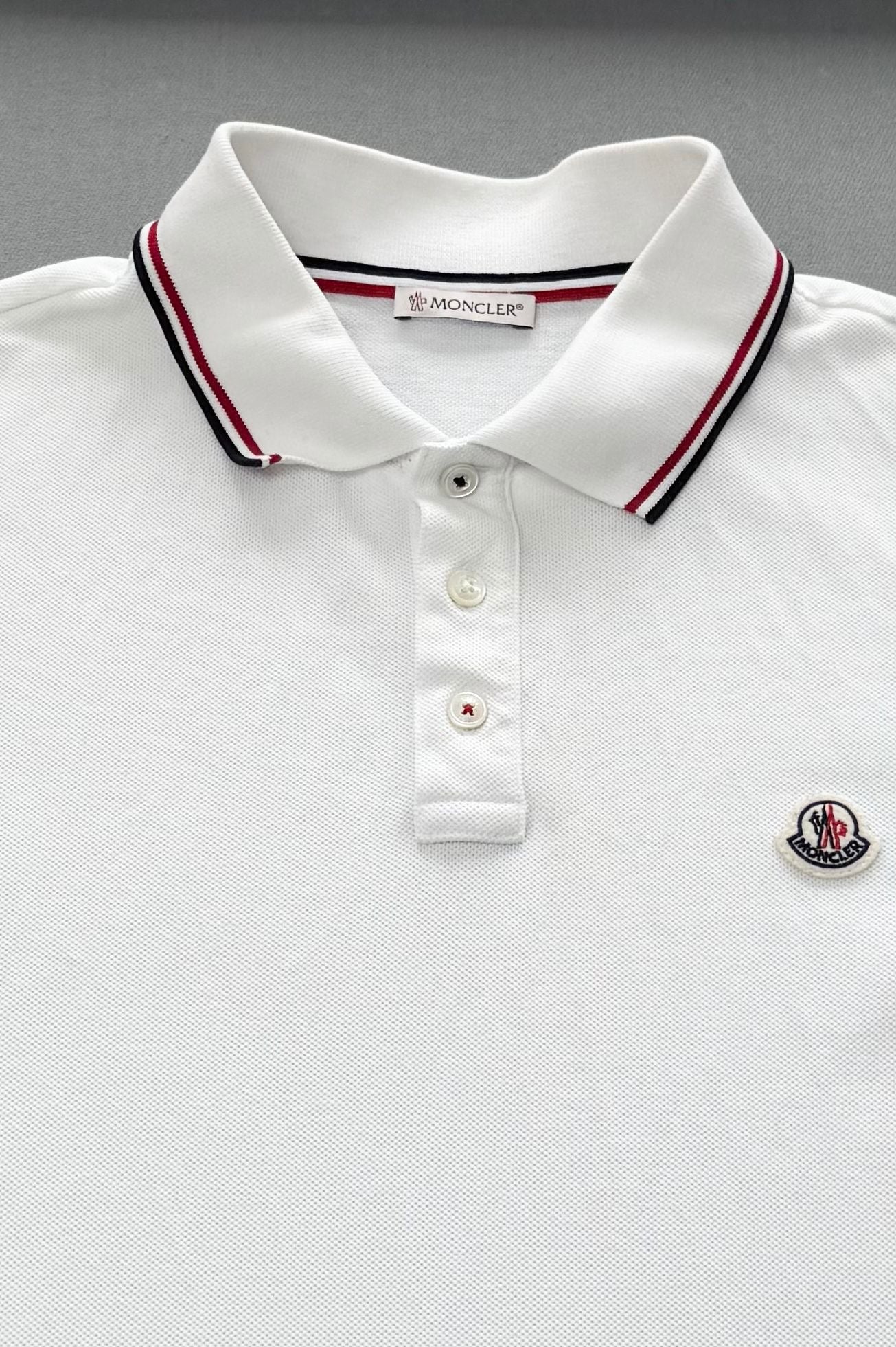 Moncler White Polo T-shirt- Medium (19.5”PTP)
