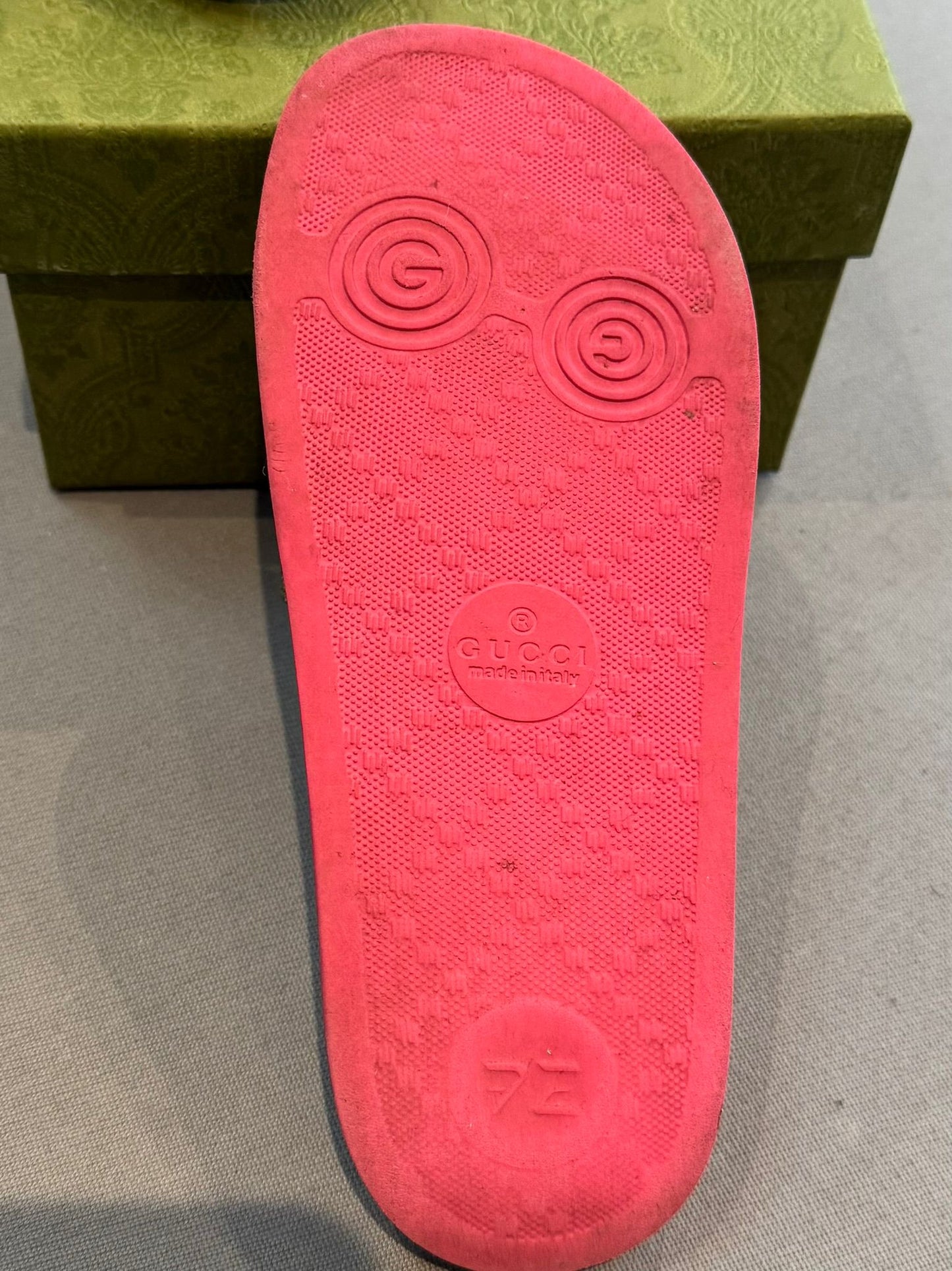 Gucci GG Supreme Bambi Print Slide Sandals – Pink (Size: UK12 EU31 )