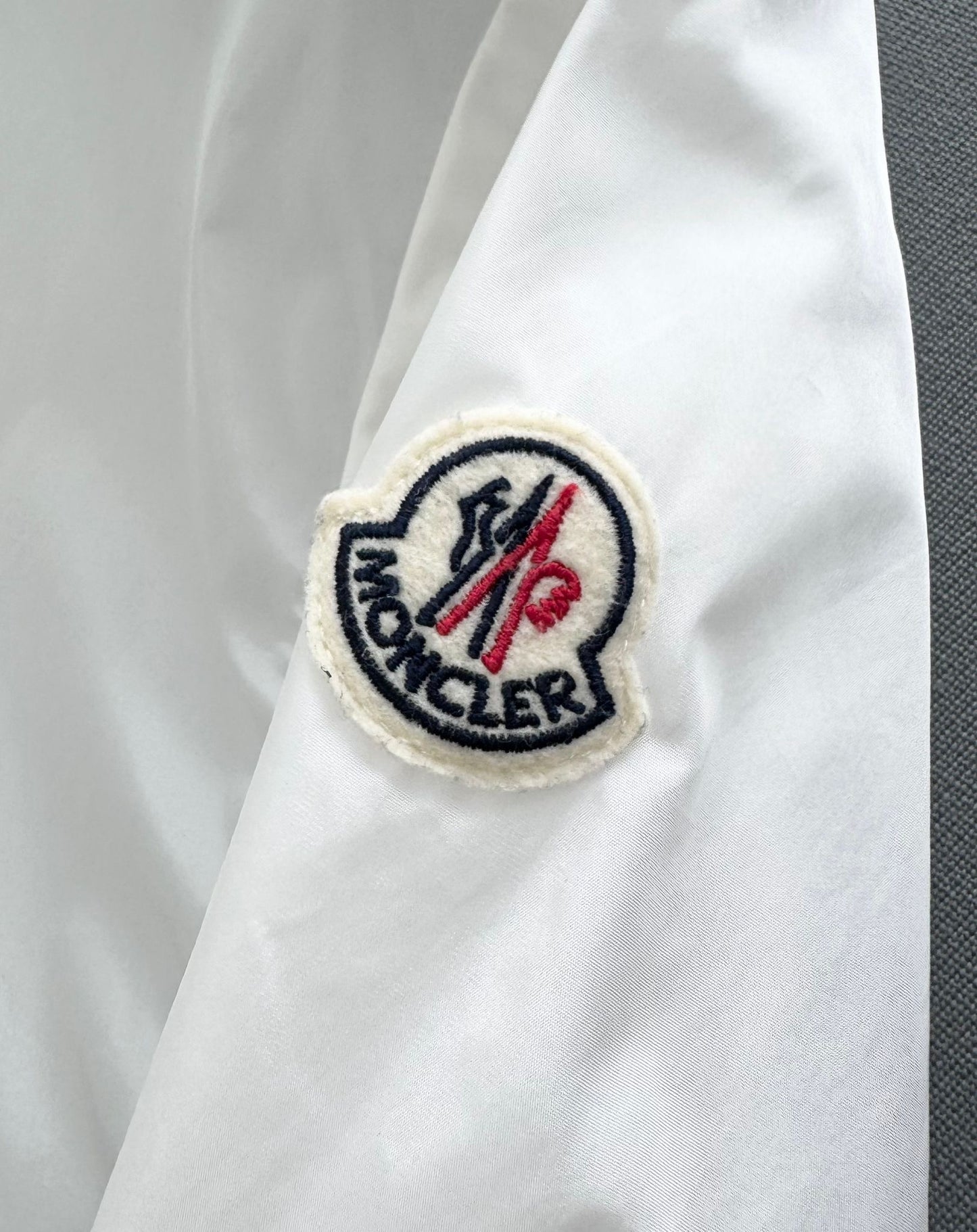 Moncler White Nylon Hooded Grimpeurs Jacket - Size 5 (XL)(24'' PTP)