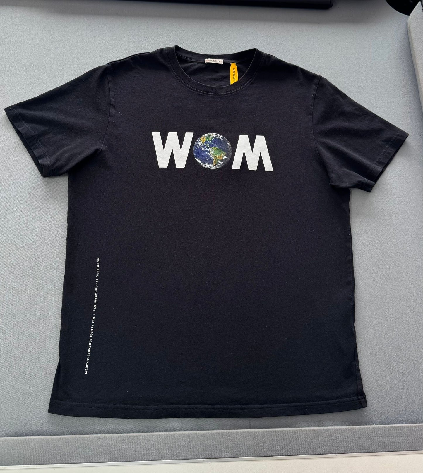 Moncler Genius Fragment ''World Of Moncler'' Black T-Shirt - Large (23''ptp)