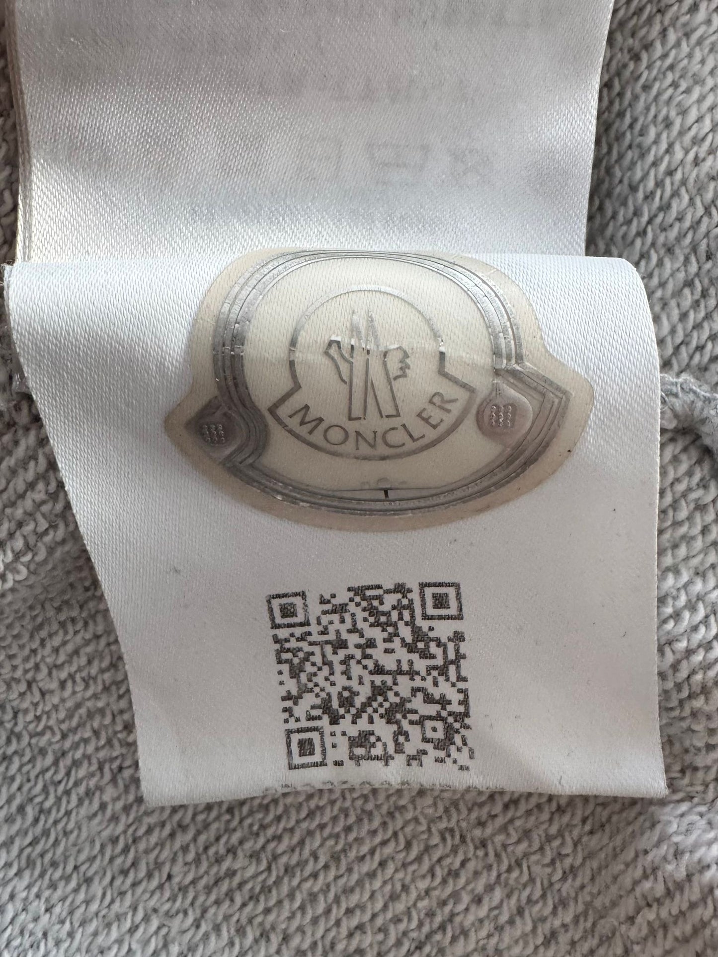 Moncler Maglia Grey Reflective Bar Hooded Sweater - Large (23''ptp)