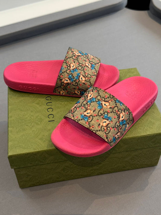 Gucci GG Supreme Bambi Print Slide Sandals – Pink (Size: UK12 EU31 )