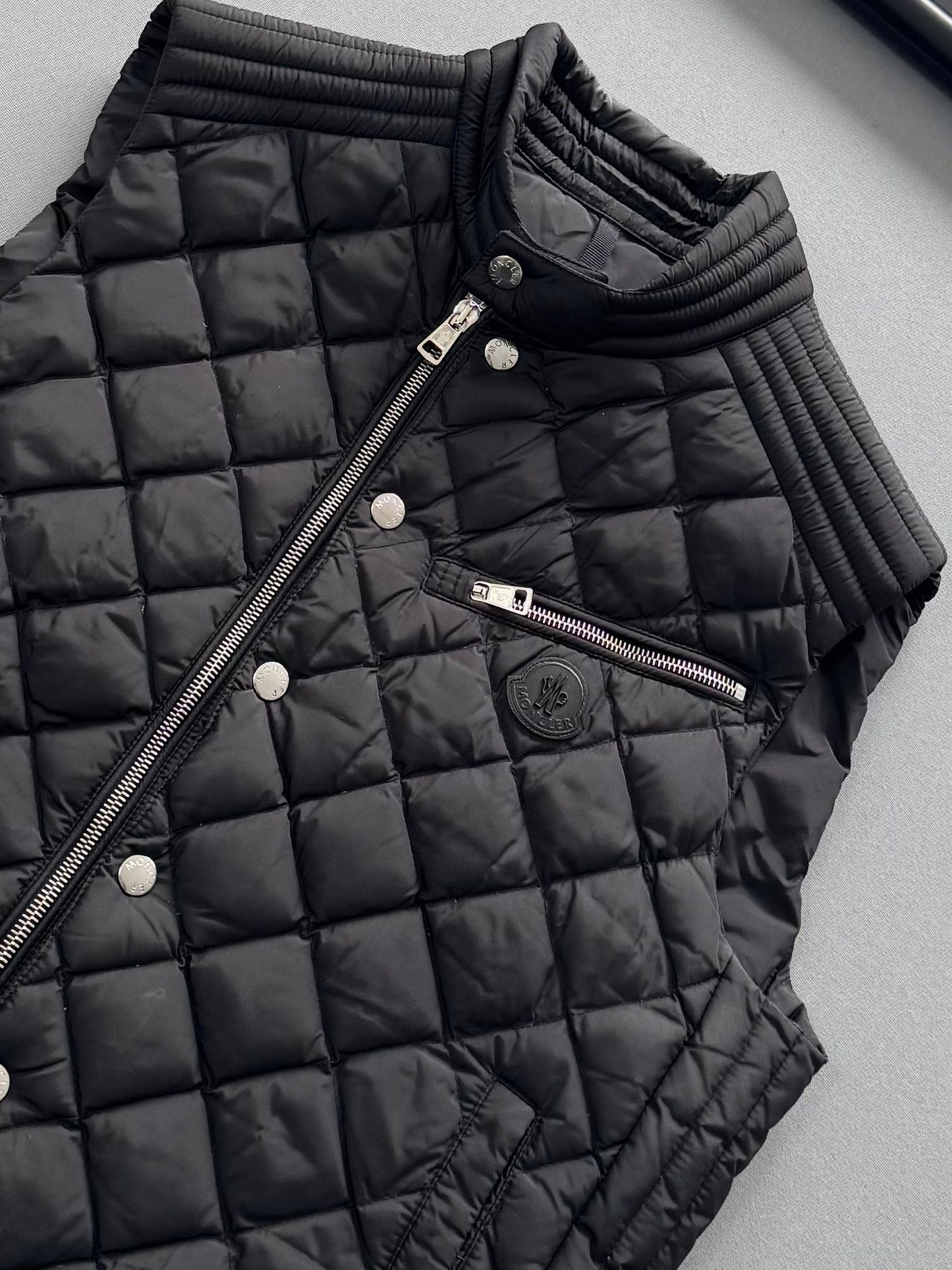 Moncler Black Roy Gilet - Size 2 (Medium) (21” PTP)
