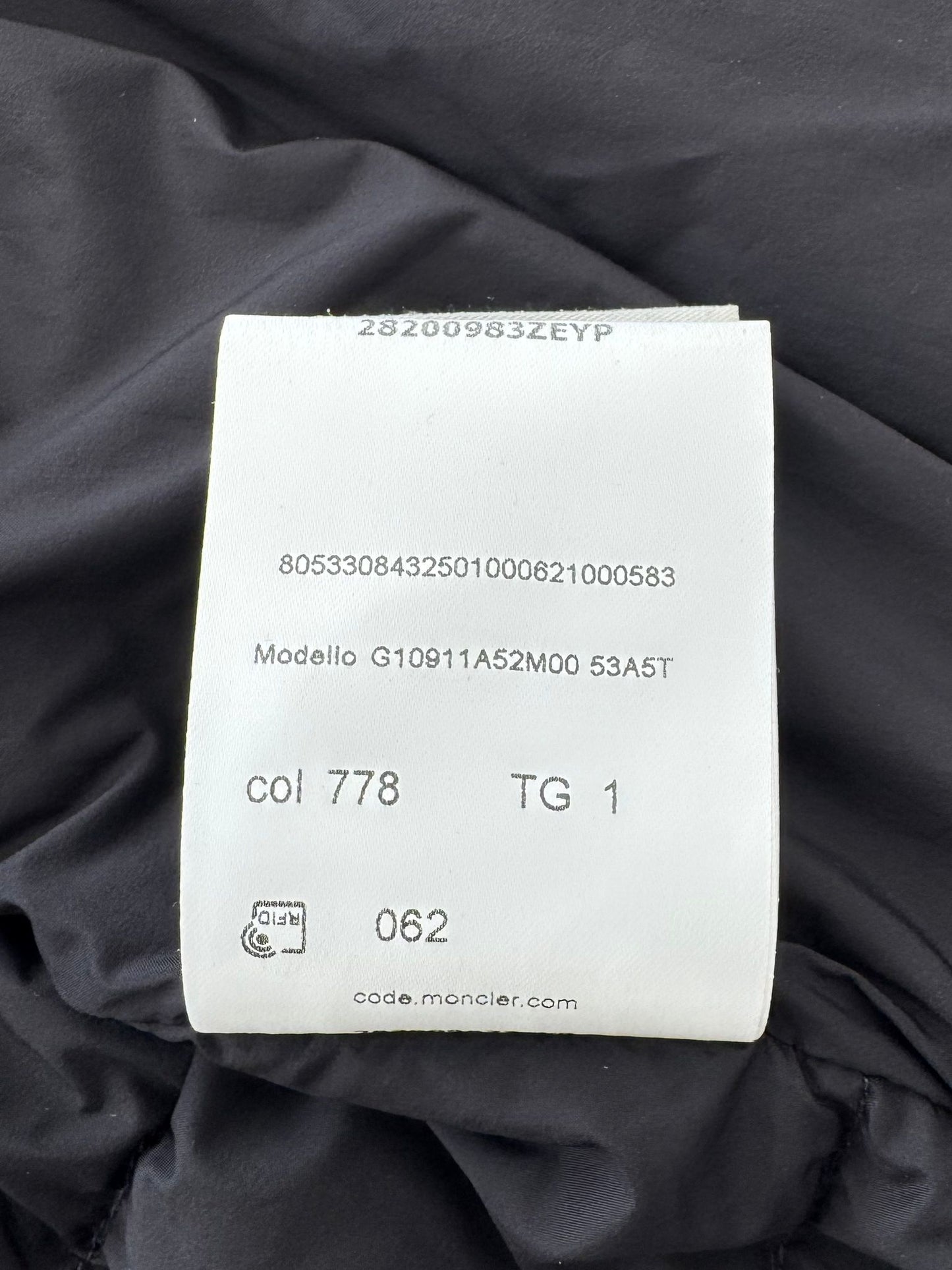 Moncler Lappe Navy Gilet - Size 1 - 21” PTP - Medium