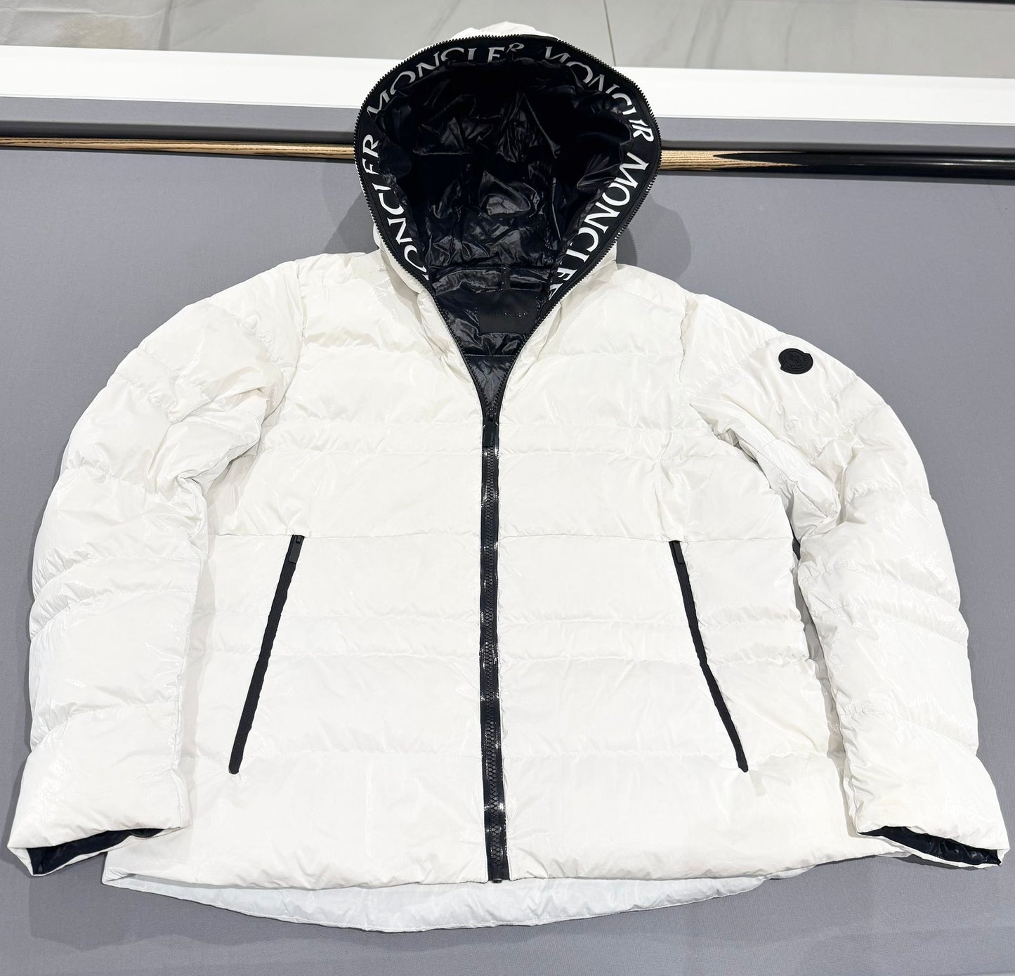 Moncler Tharon White Down Jacket – Size 5 (Fits UK 14-16)