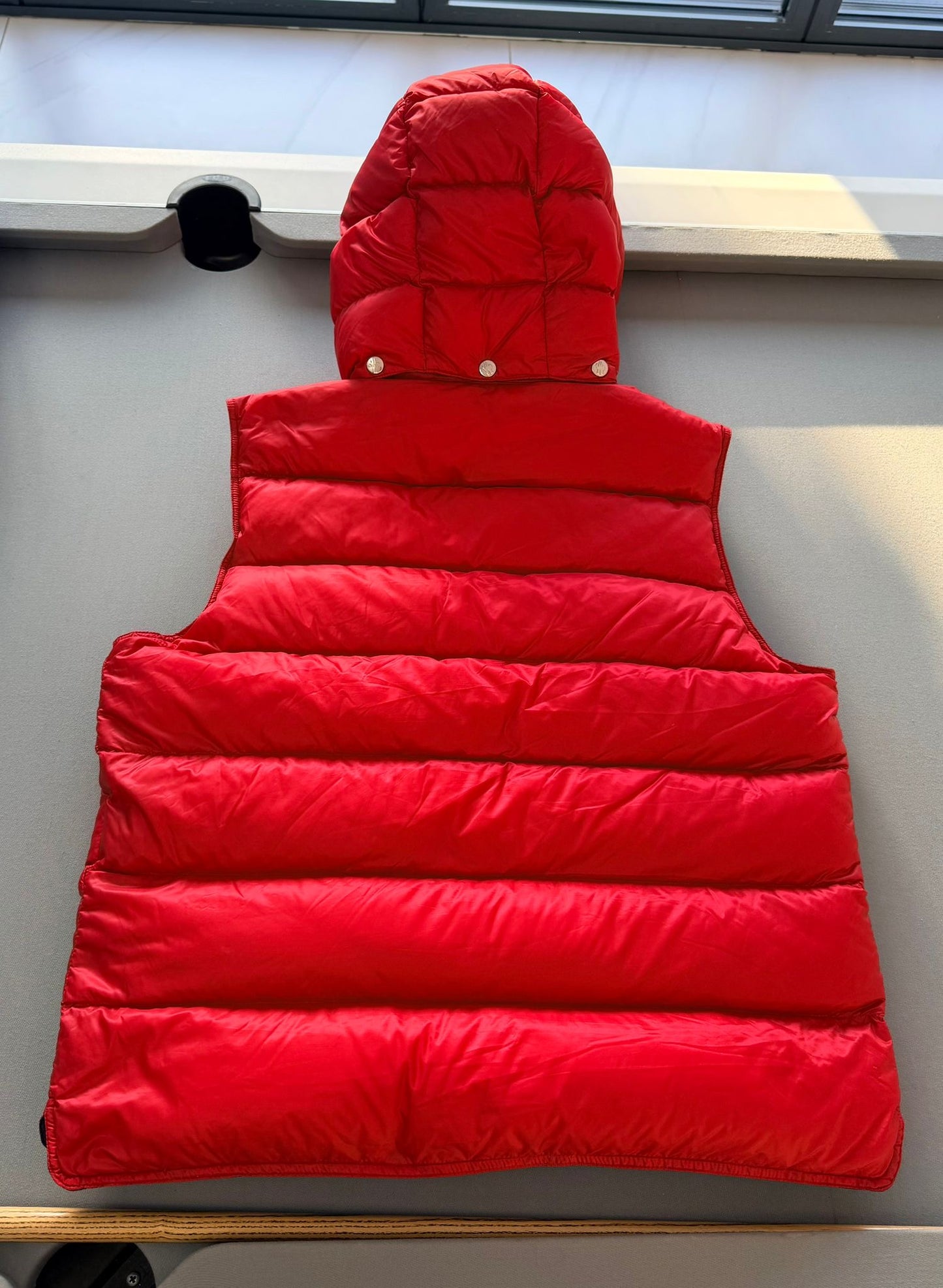 Moncler Red Billecart Down Puffer Hooded Gilet - size 6 (25” PTP) X large