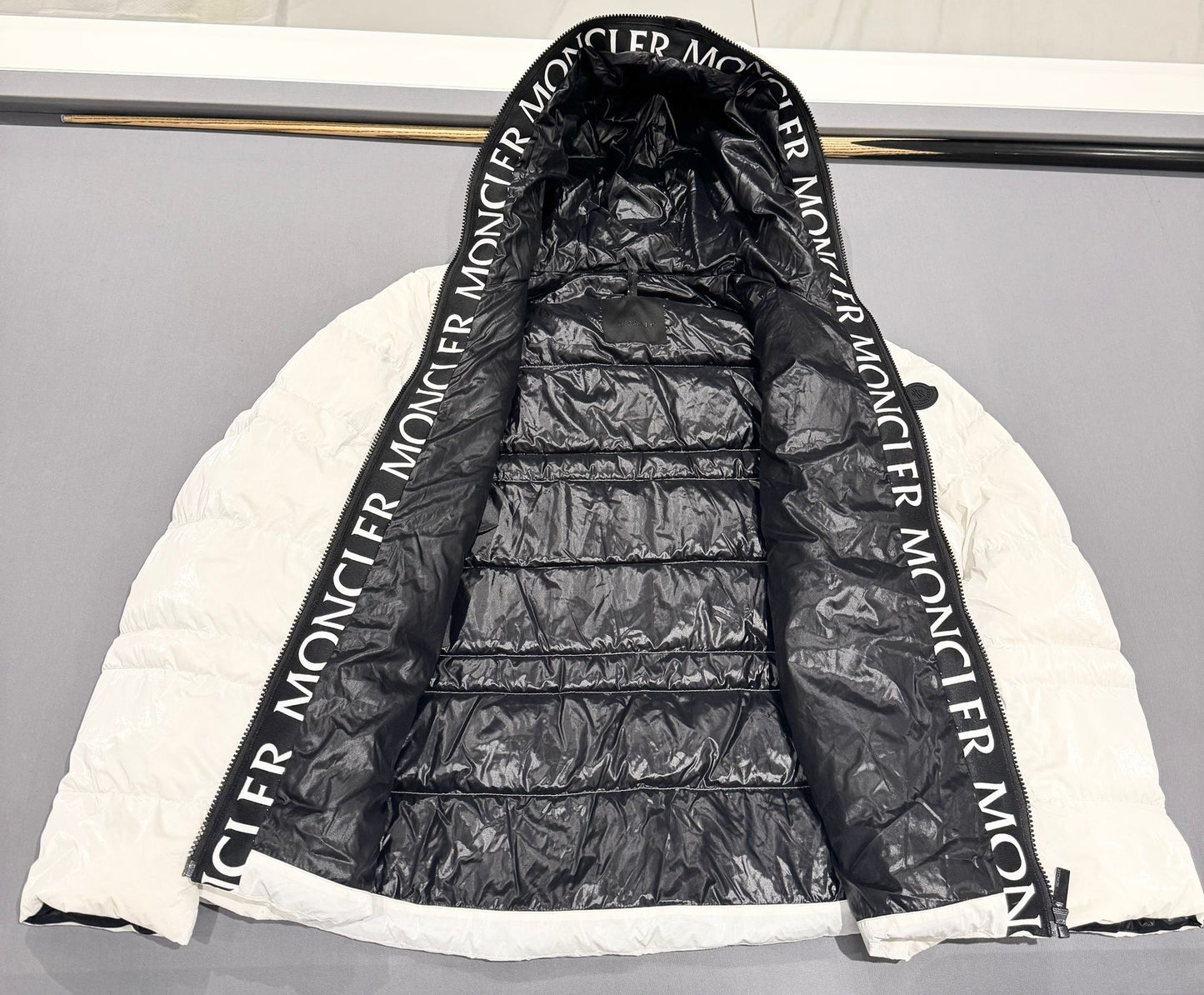 Moncler Tharon White Down Jacket – Size 5 (Fits UK 14-16)