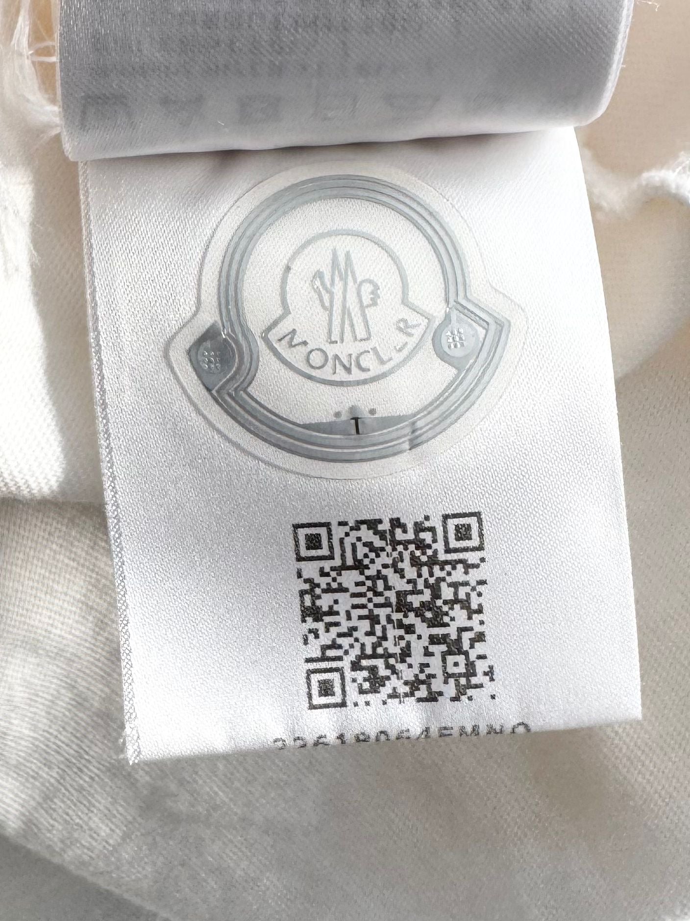 Moncler Grenoble Logo Print White T Shirt - Size: XL (23.5''PTP)