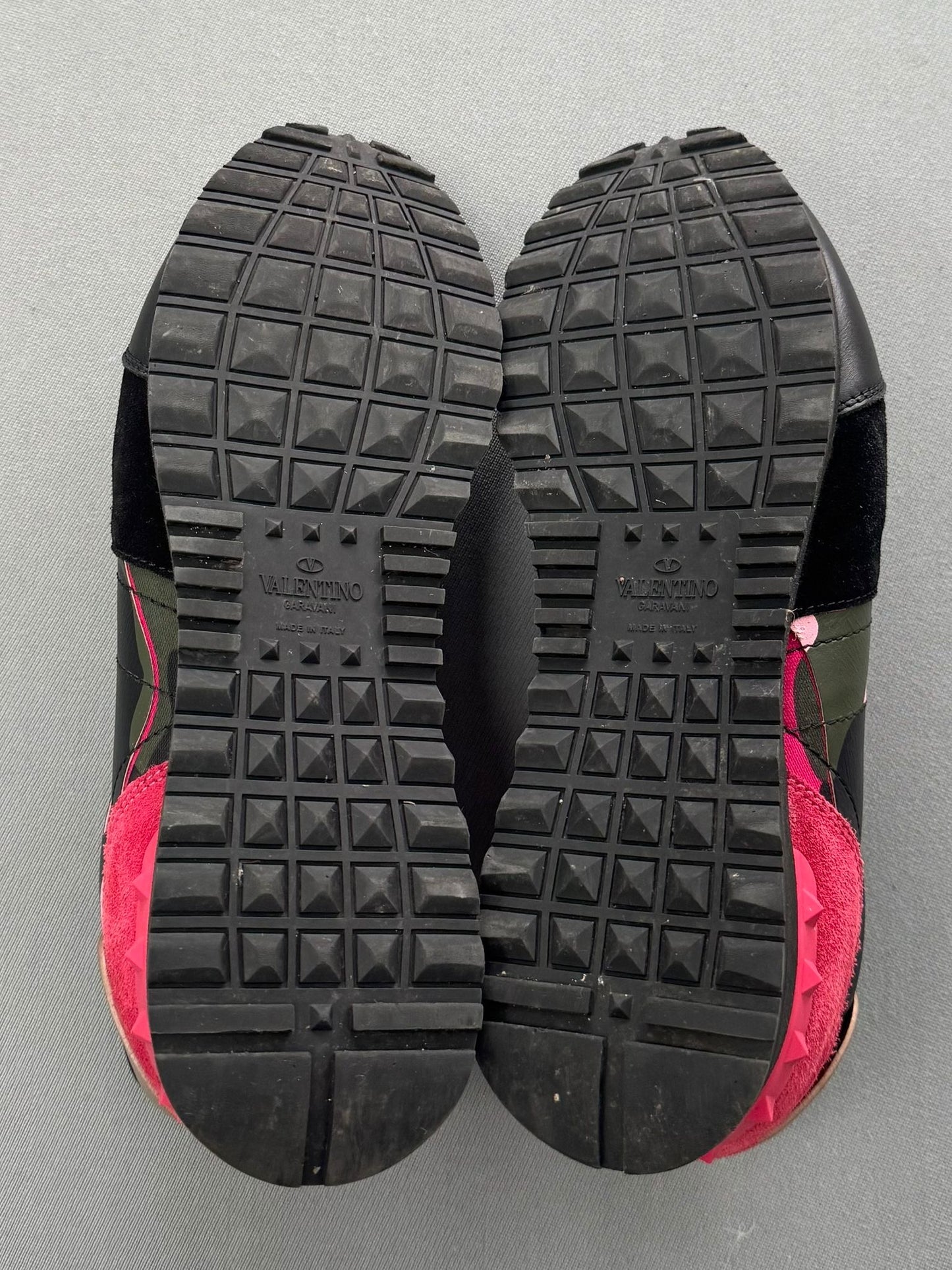 Valentino Garavani Rockrunner Sneakers Camo Fushia Pink & Black - UK6 (EU39)