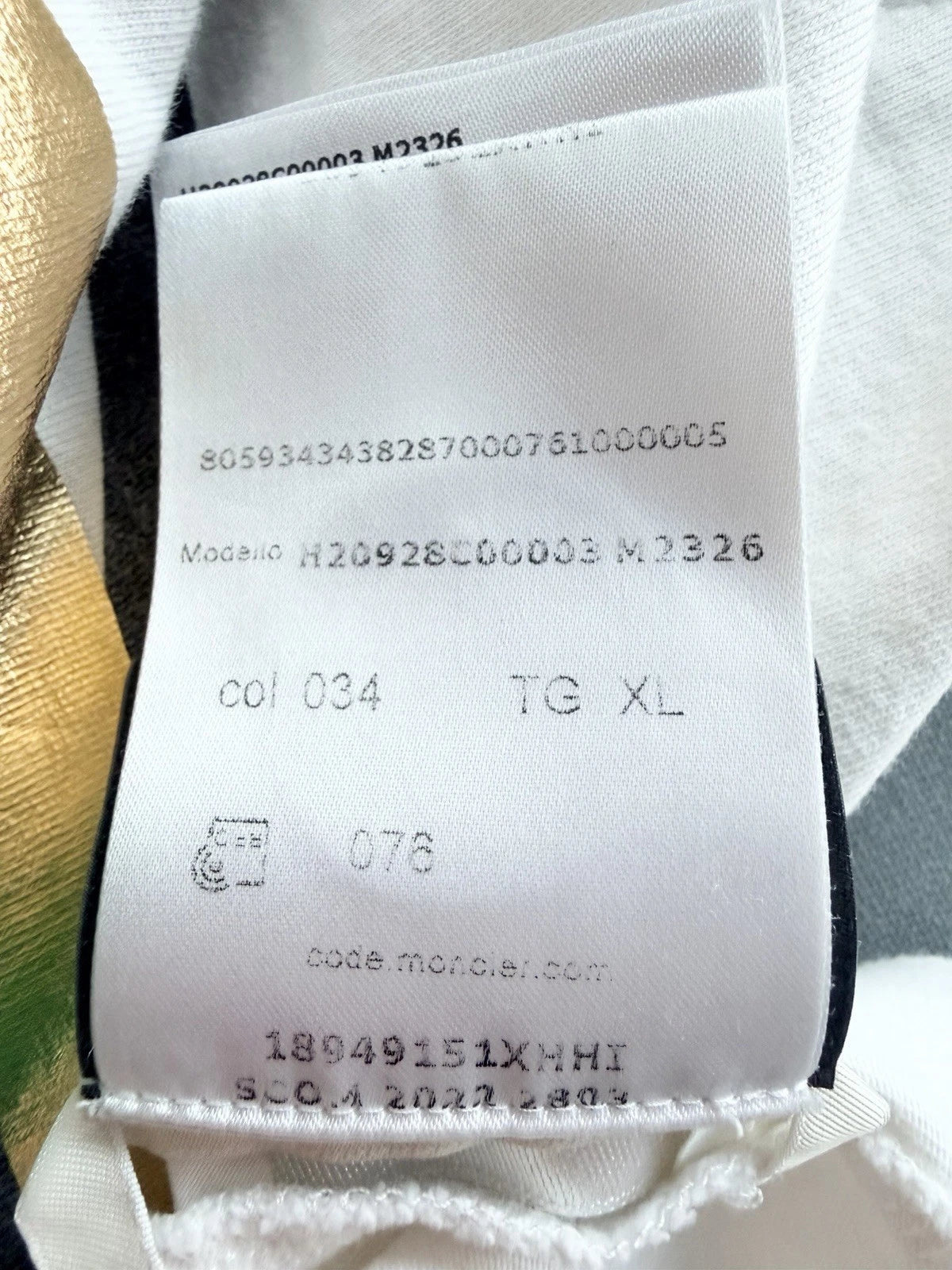 Moncler White Smiley Face Logo T-Shirt - XL - 24" PTP