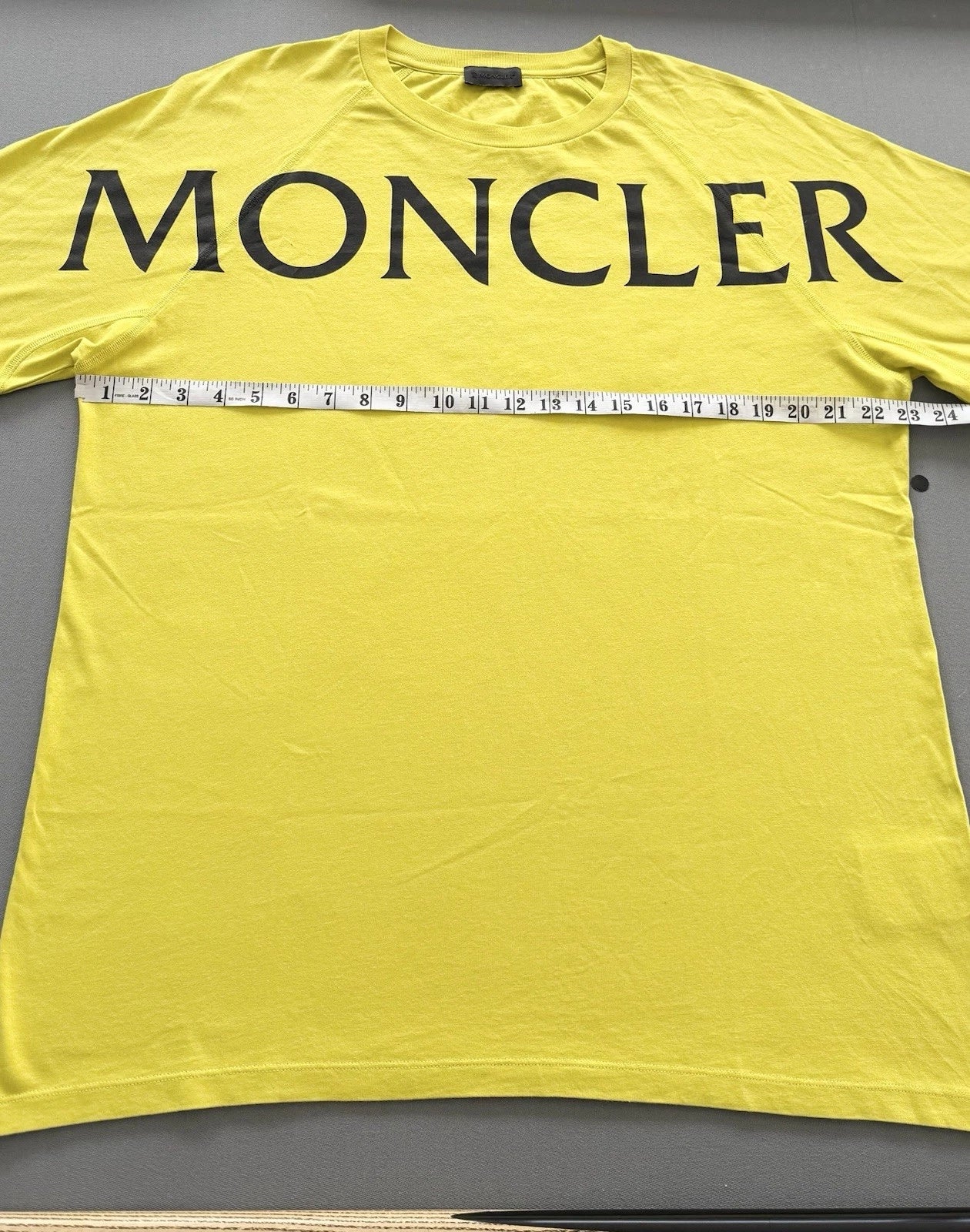 Moncler Maglia Girocollo Yellow Logo T-Shirt - Large (23” PTP)