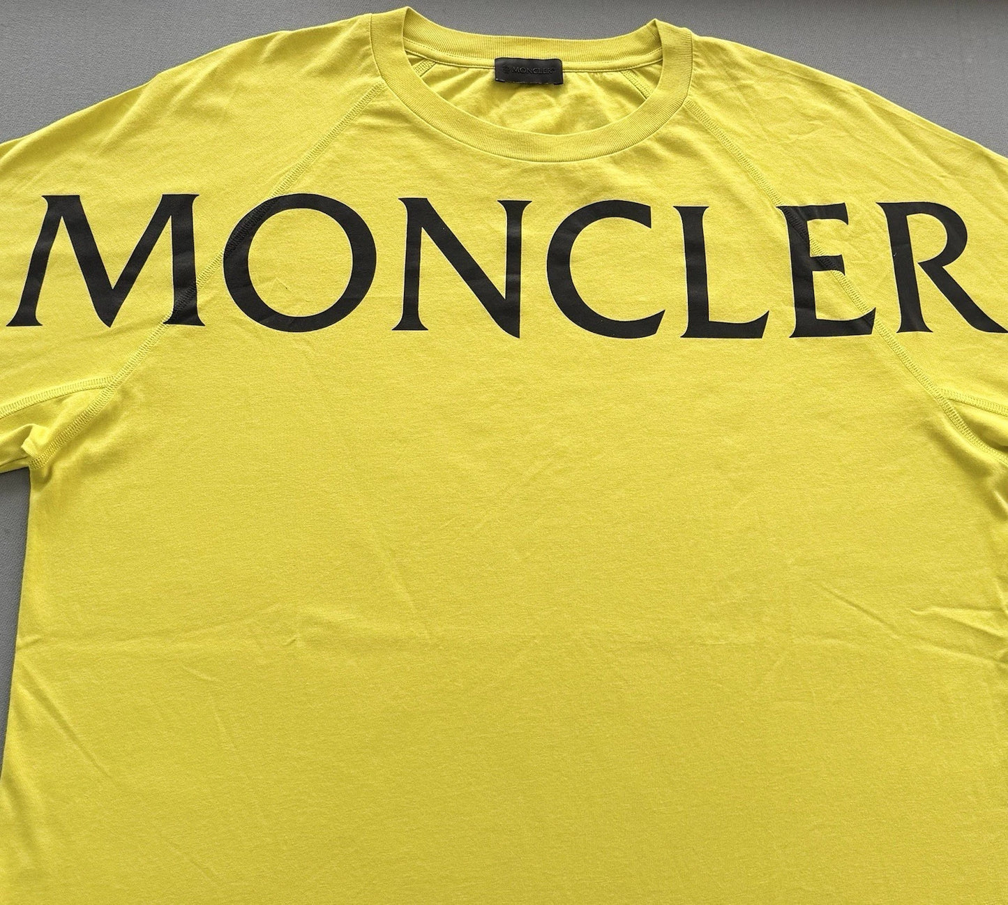 Moncler Maglia Girocollo Yellow Logo T-Shirt - Large (23” PTP)