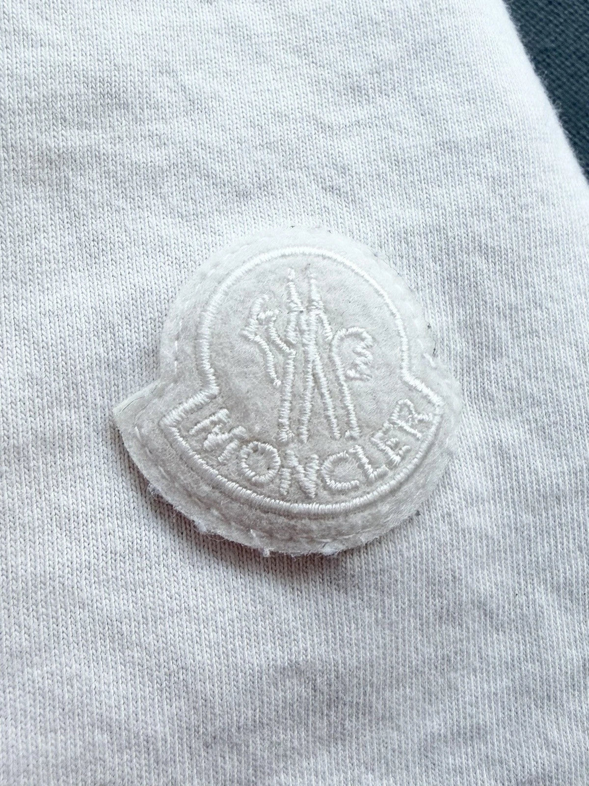 Moncler White Smiley Face Logo T-Shirt - XL - 24" PTP