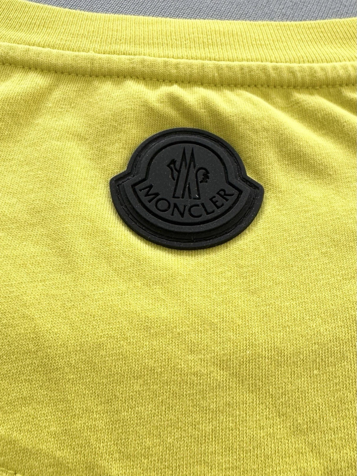 Moncler Maglia Girocollo Yellow Logo T-Shirt - Large (23” PTP)