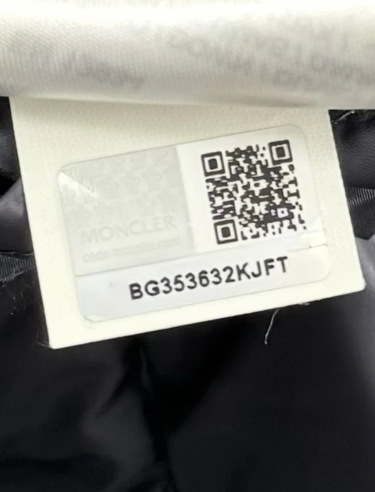 Moncler Navy Amey Down Jacket - Size 3 - Fits UK 10/12 (19.5” PTP)